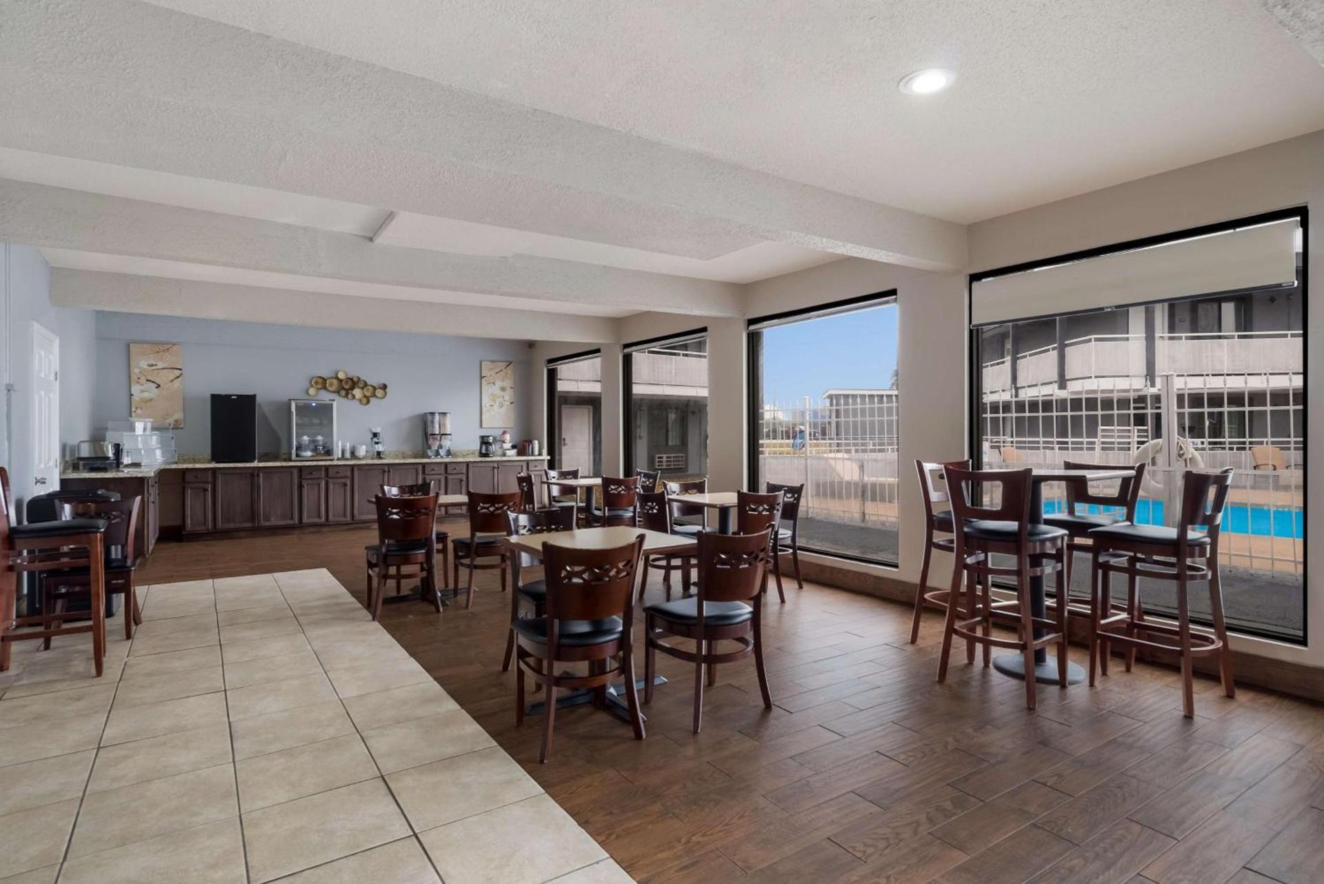 Spanish Trails Inn - Laredo Hotel photo 4