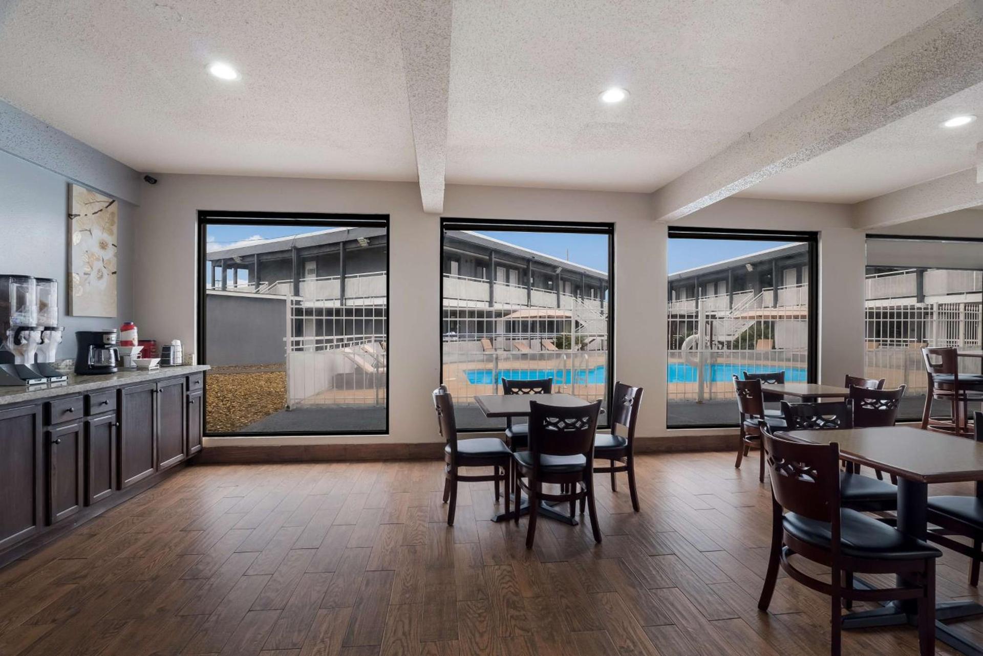 Spanish Trails Inn - Laredo Hotel photo 23