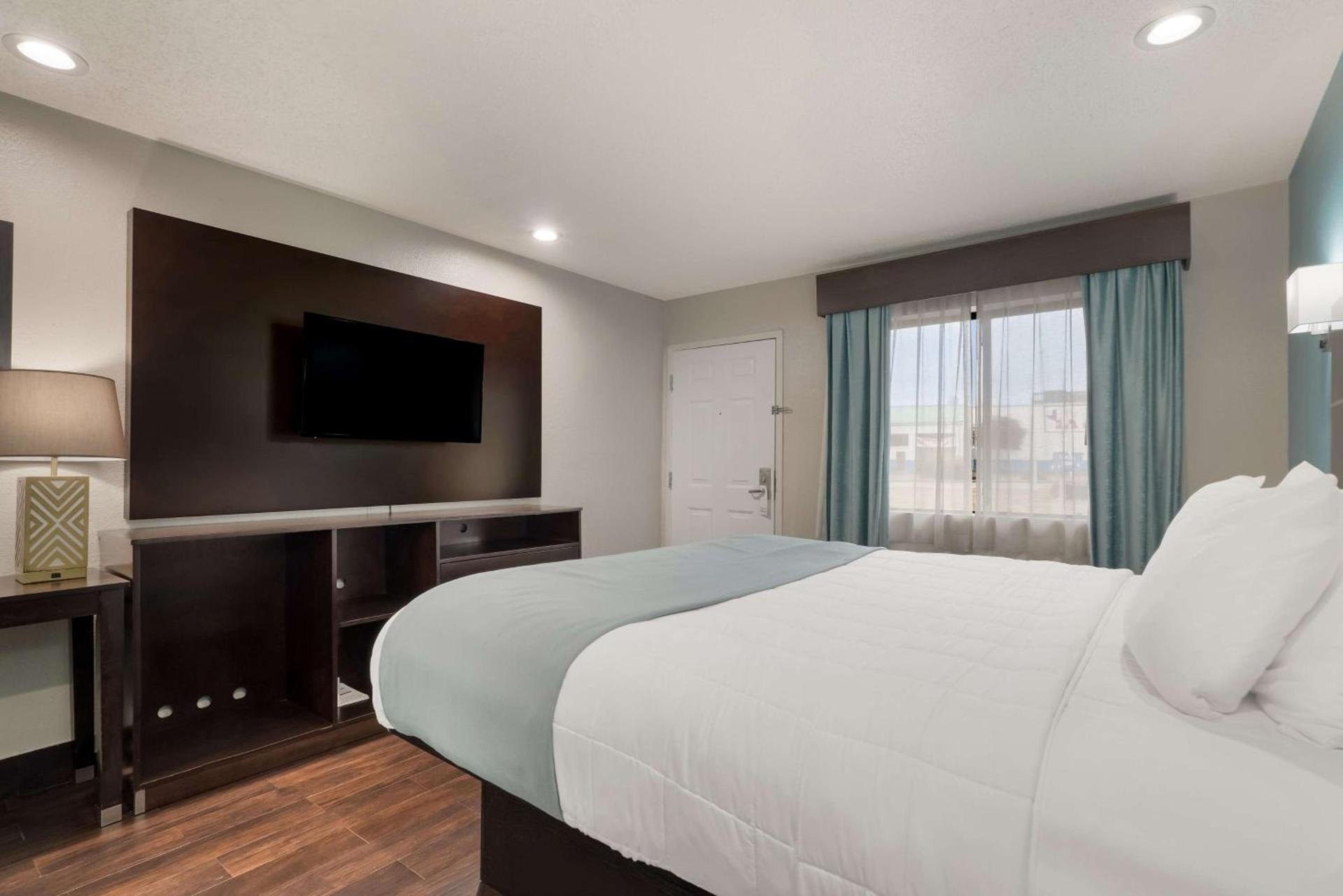 Spanish Trails Inn - Laredo Hotel photo 7