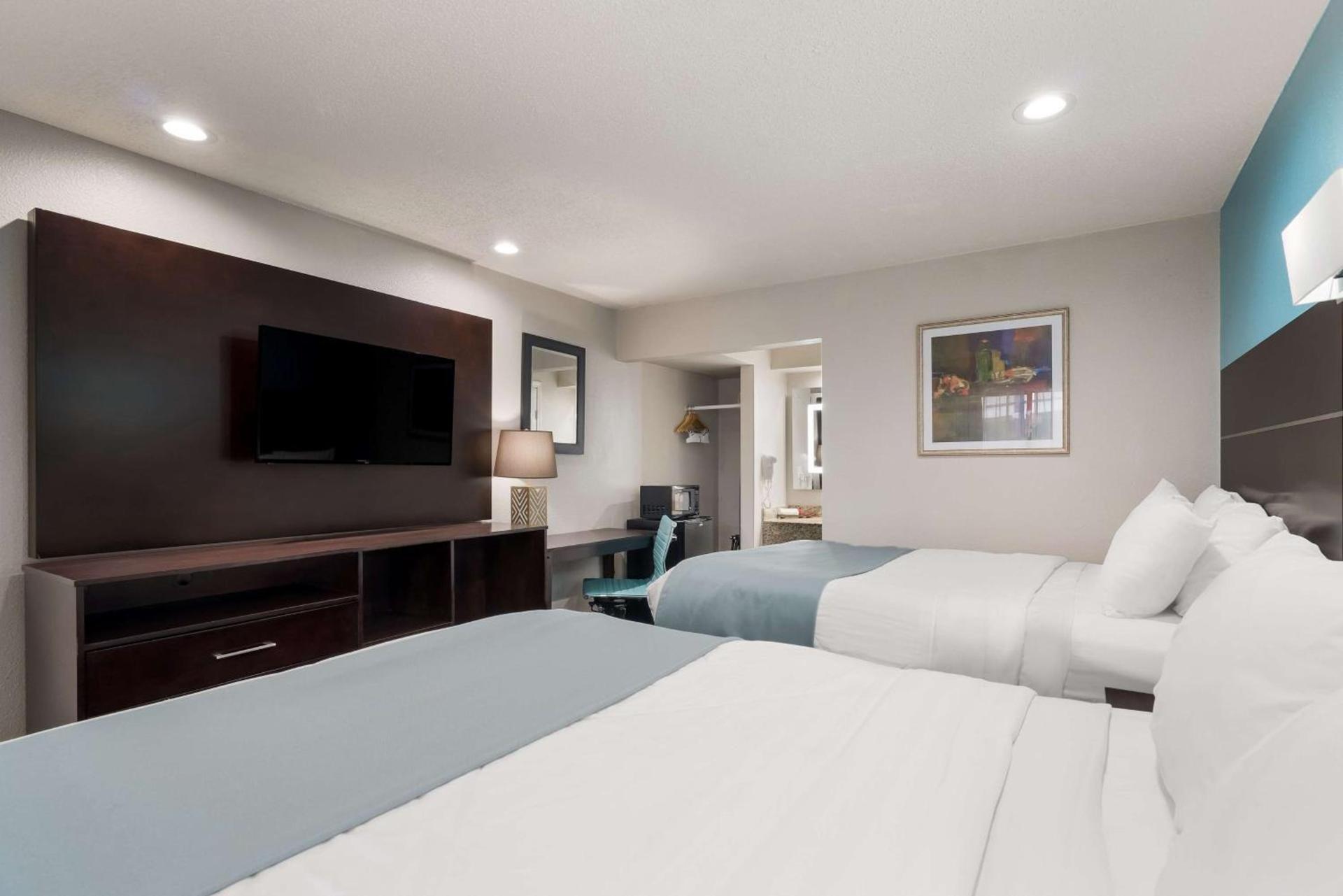 Spanish Trails Inn - Laredo Hotel photo 10