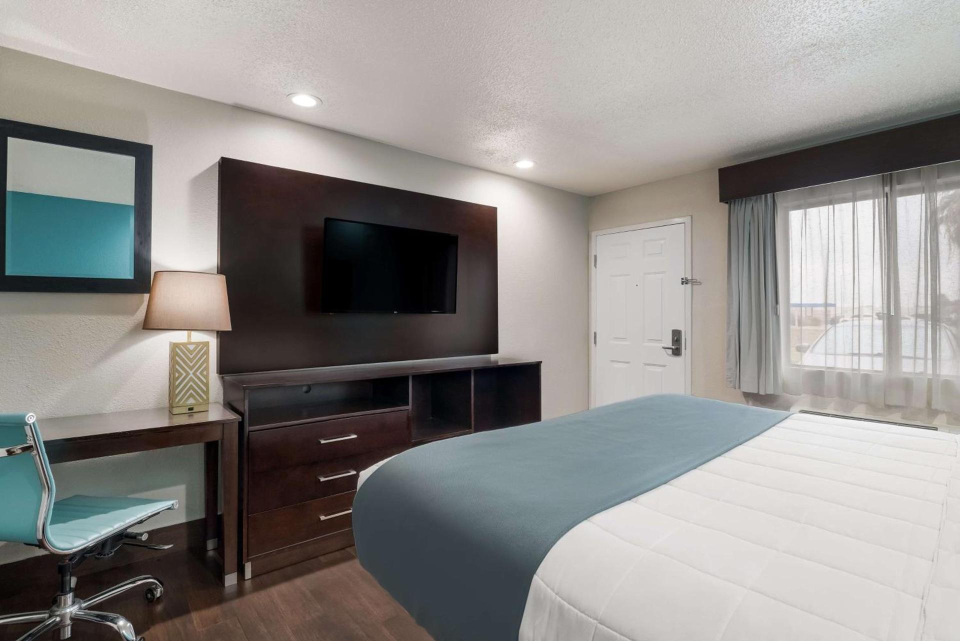 Spanish Trails Inn - Laredo Hotel photo 13