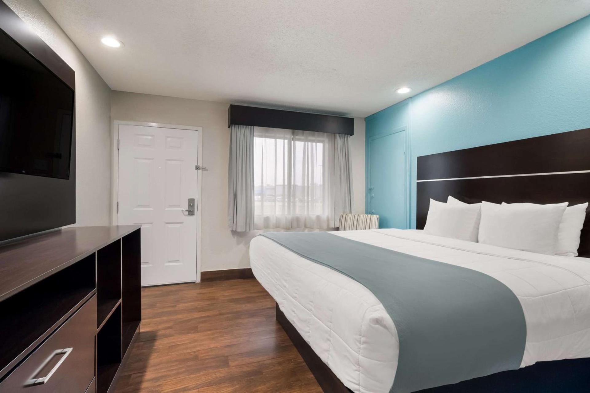 Spanish Trails Inn - Laredo Hotel photo 14