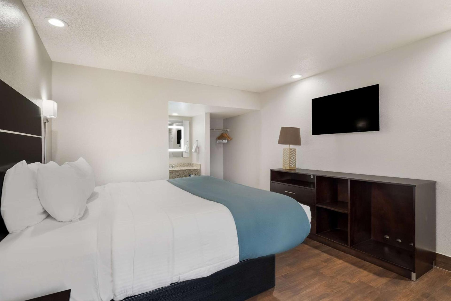 Spanish Trails Inn - Laredo Hotel photo 16