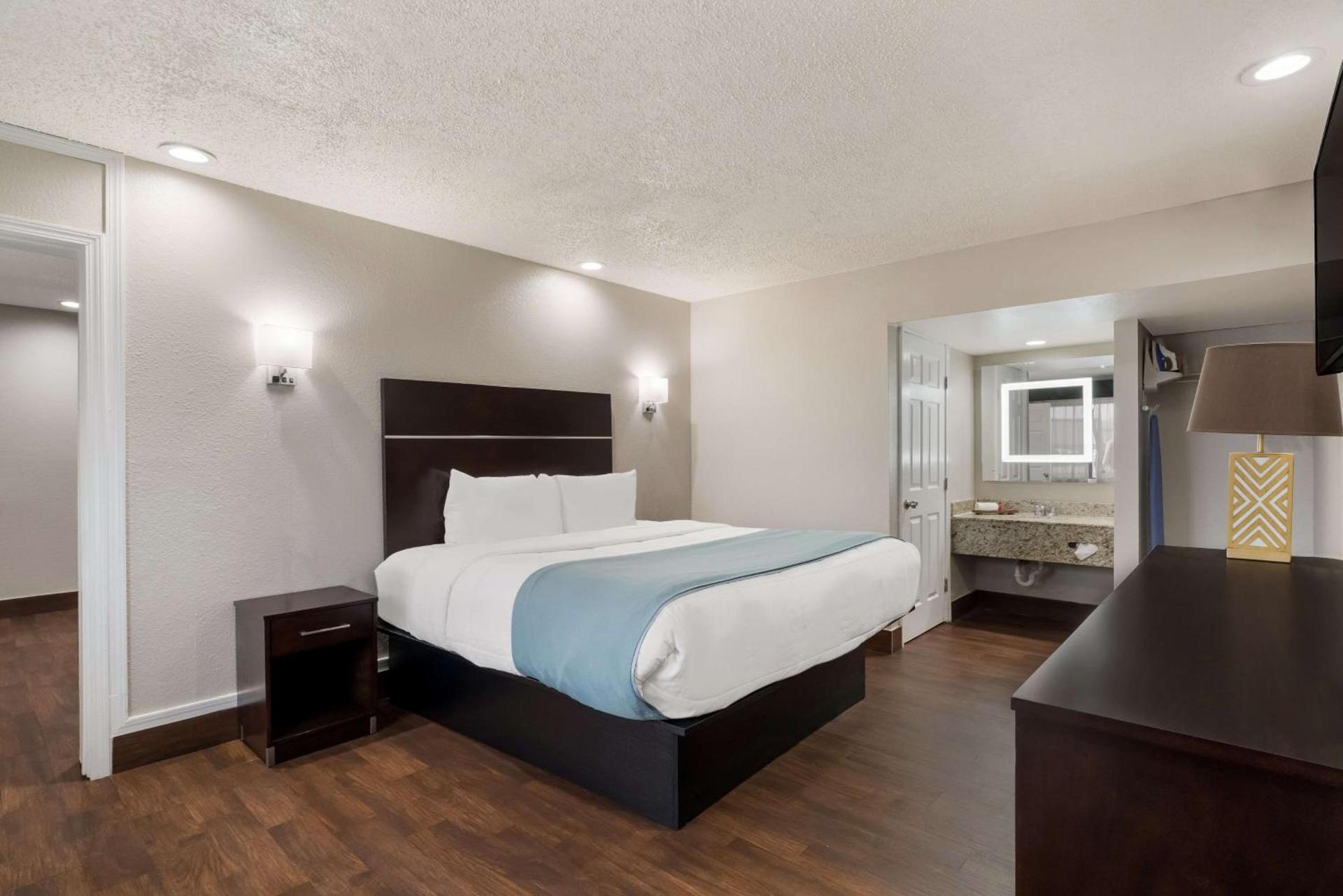 Spanish Trails Inn - Laredo Hotel photo 17