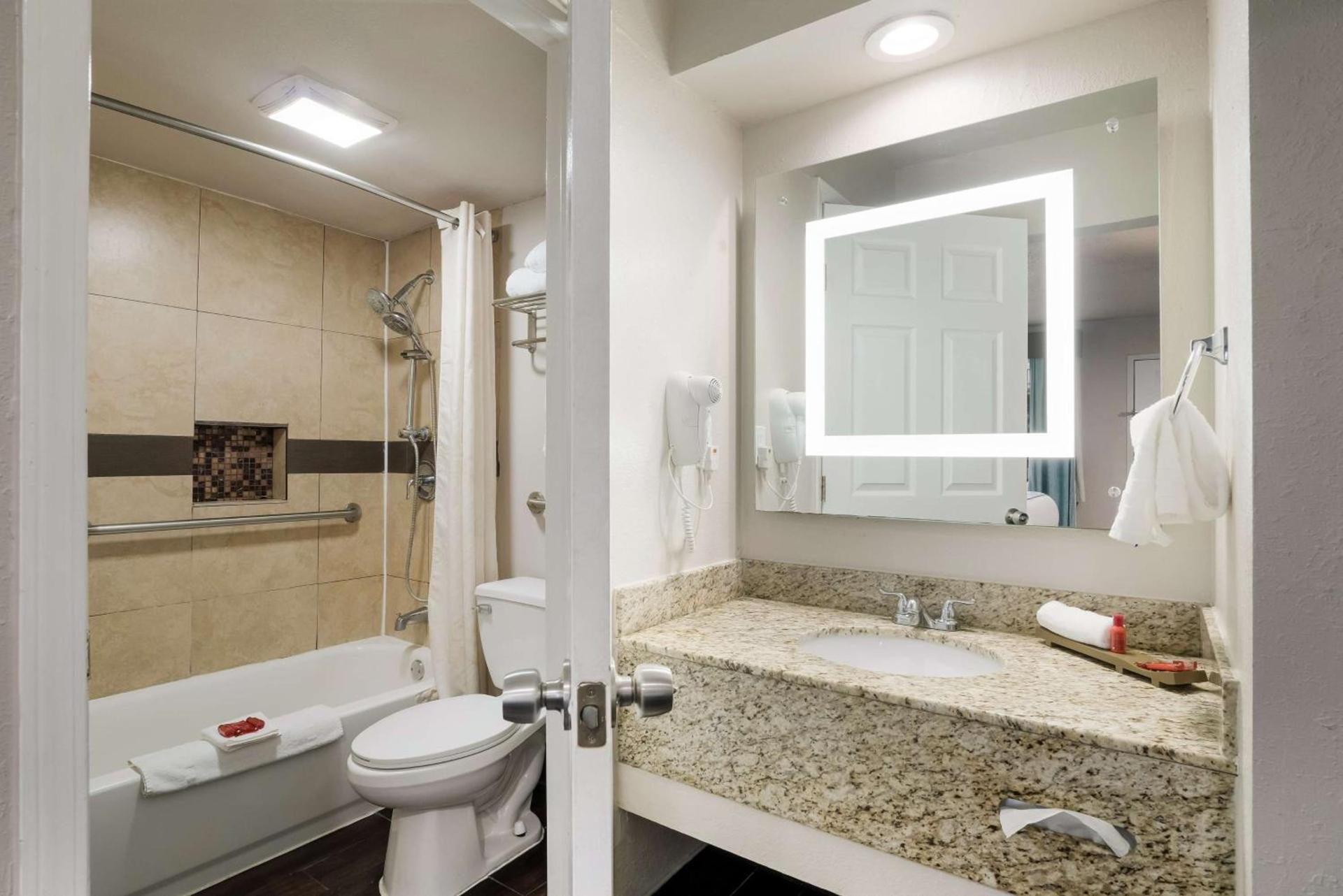 Spanish Trails Inn - Laredo Hotel photo 19