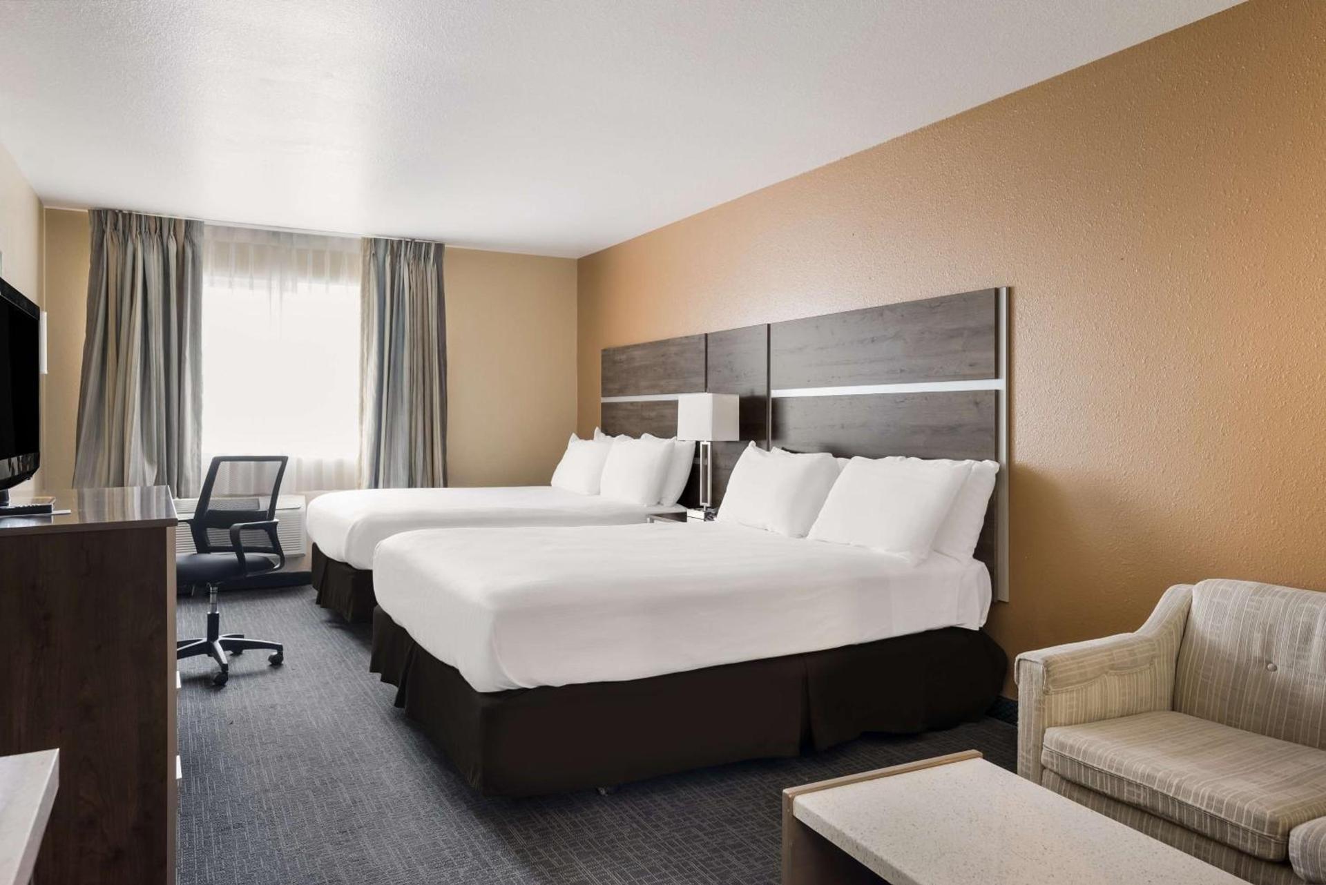 SureStay Hotel by Best Western Wells photo 2