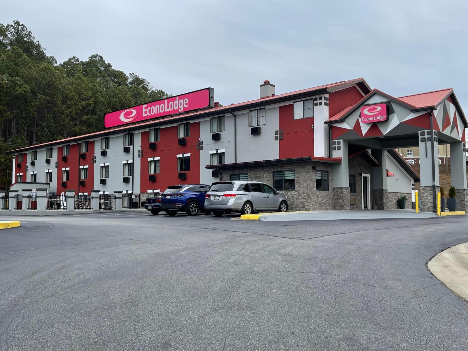Econo Lodge Cartersville-Emerson Lake Point photo 9