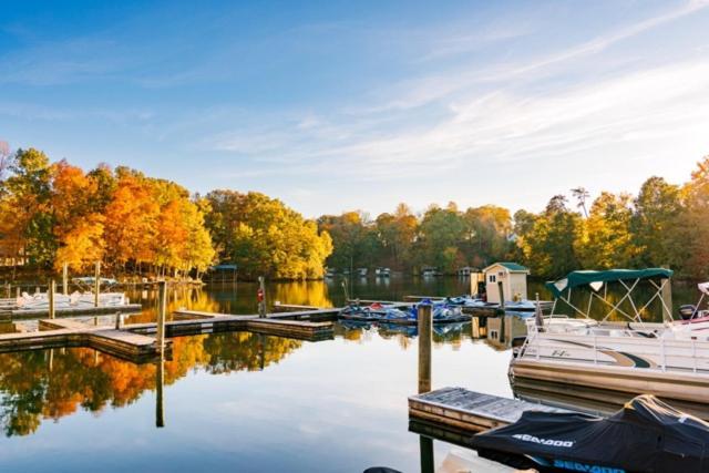 Halesford Harbour Resort - Smith Mountain Lake photo 12