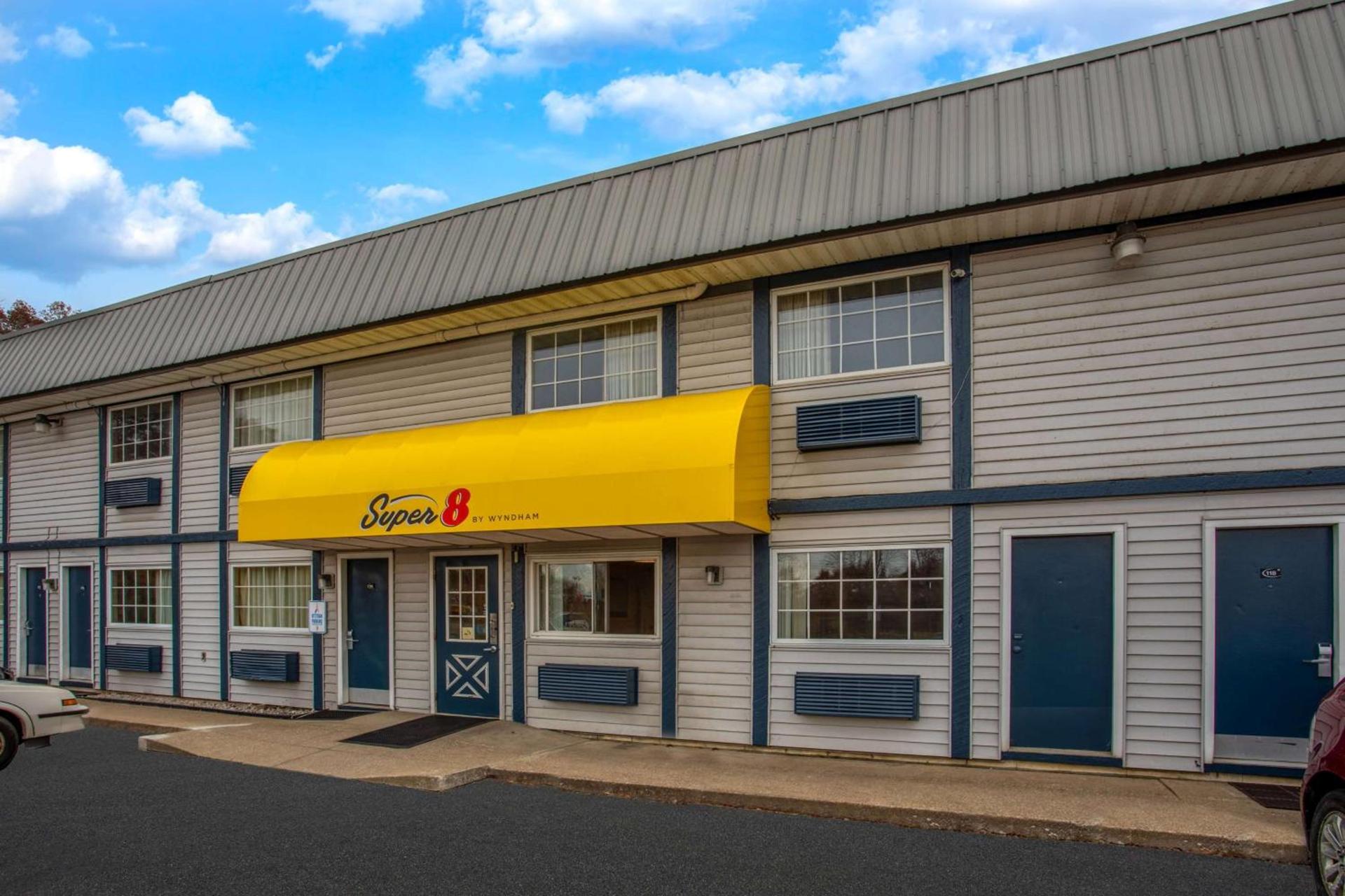 Super 8 by Wyndham Wooster photo 4
