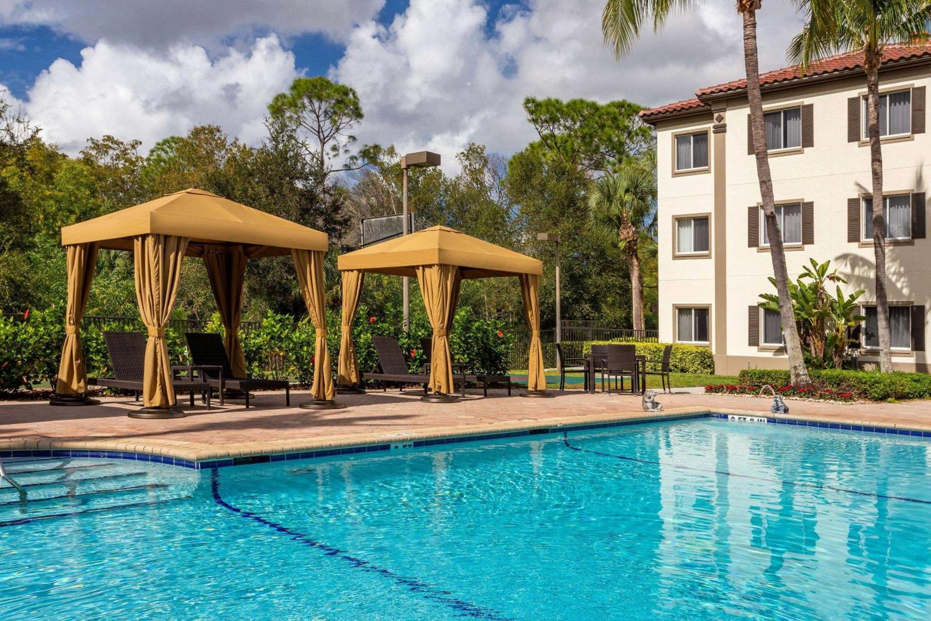 Hawthorn Extended Stay by Wyndham Naples photo 3