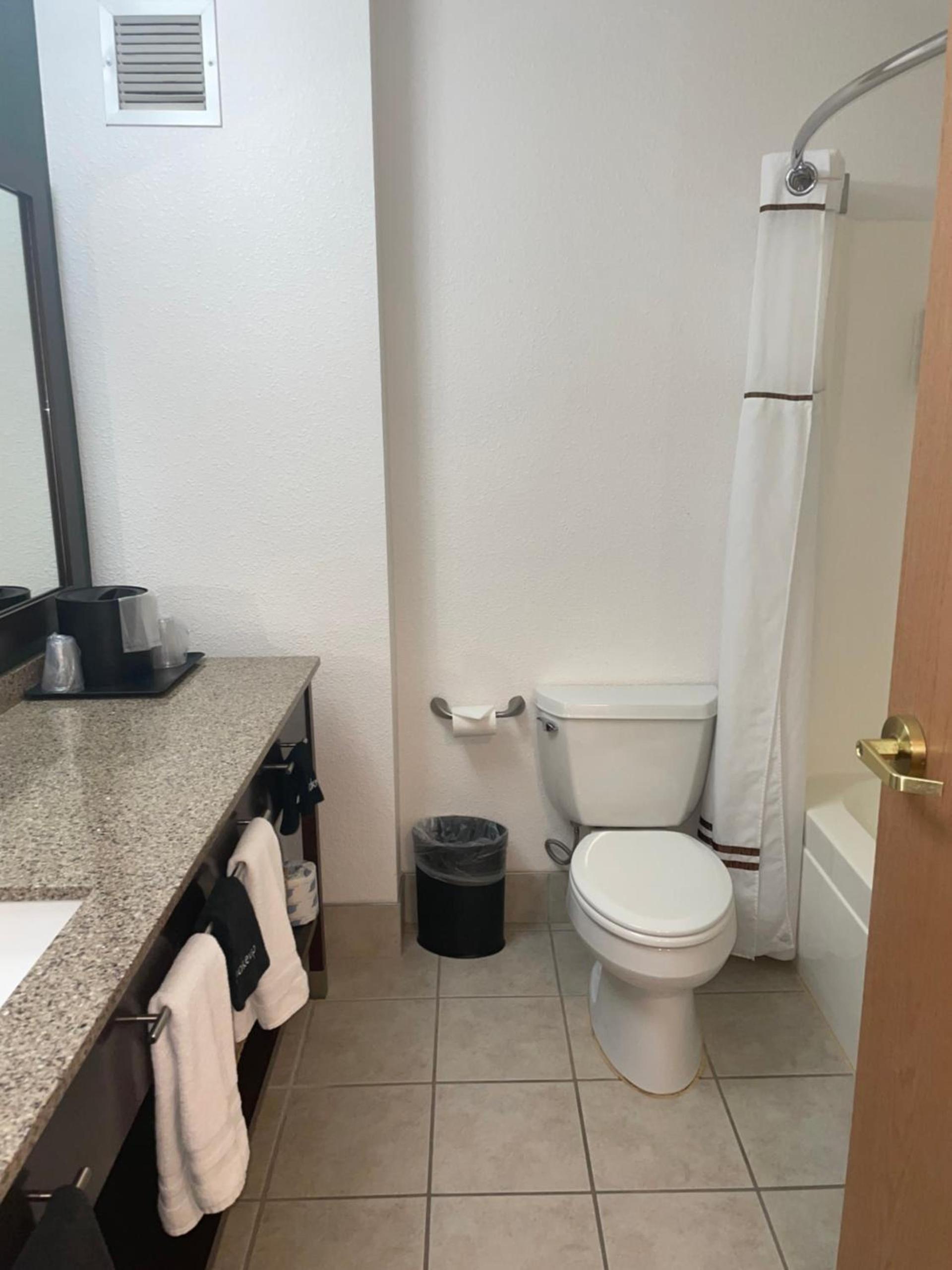 Boothill Inn and Suites photo 9