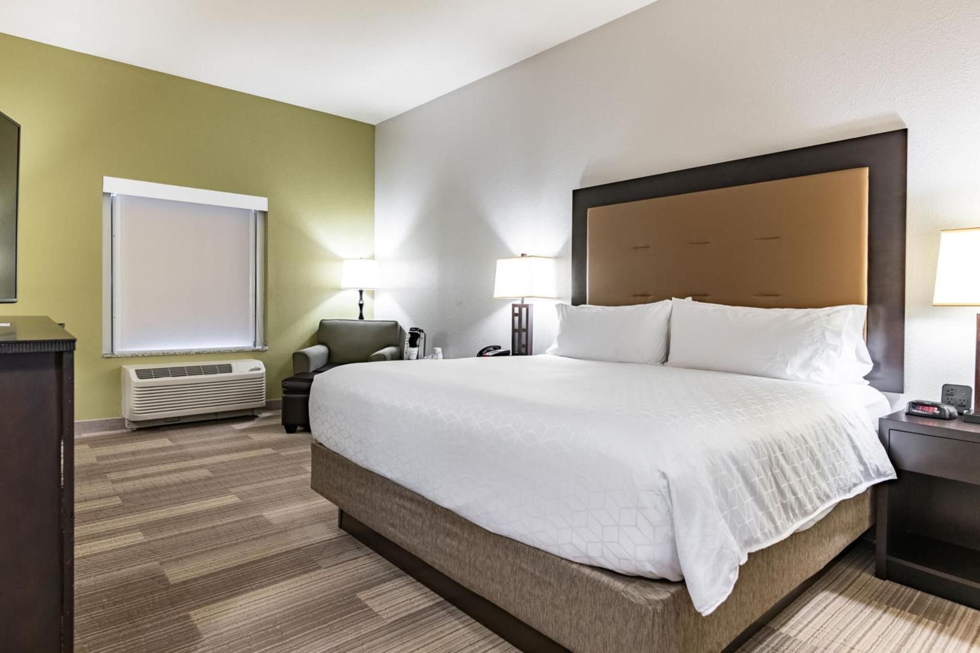 Holiday Inn Express & Suites New Martinsville by IHG photo 16