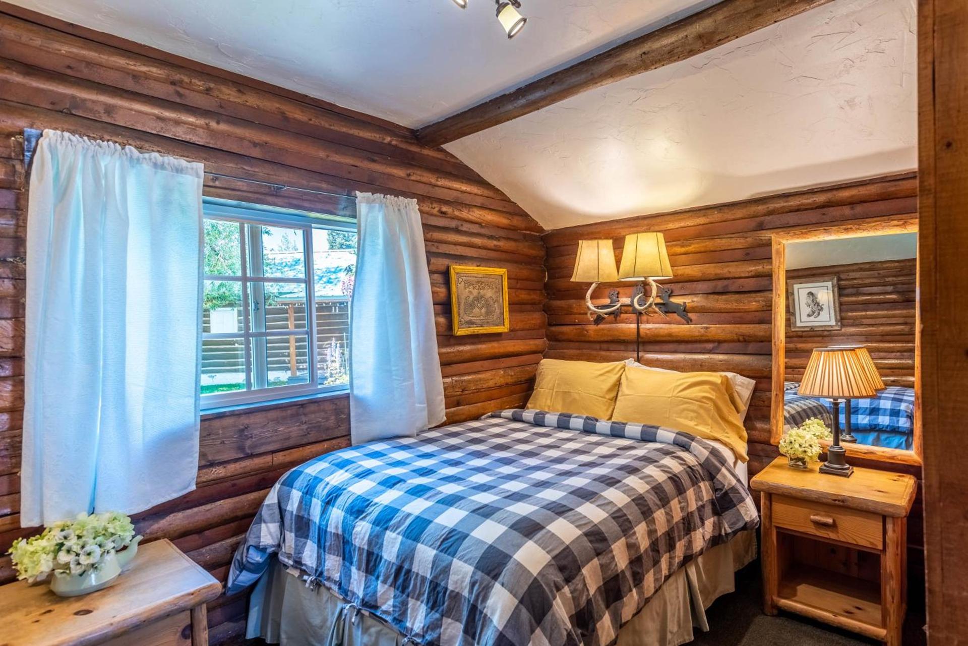 Log Cabin Motel photo 6