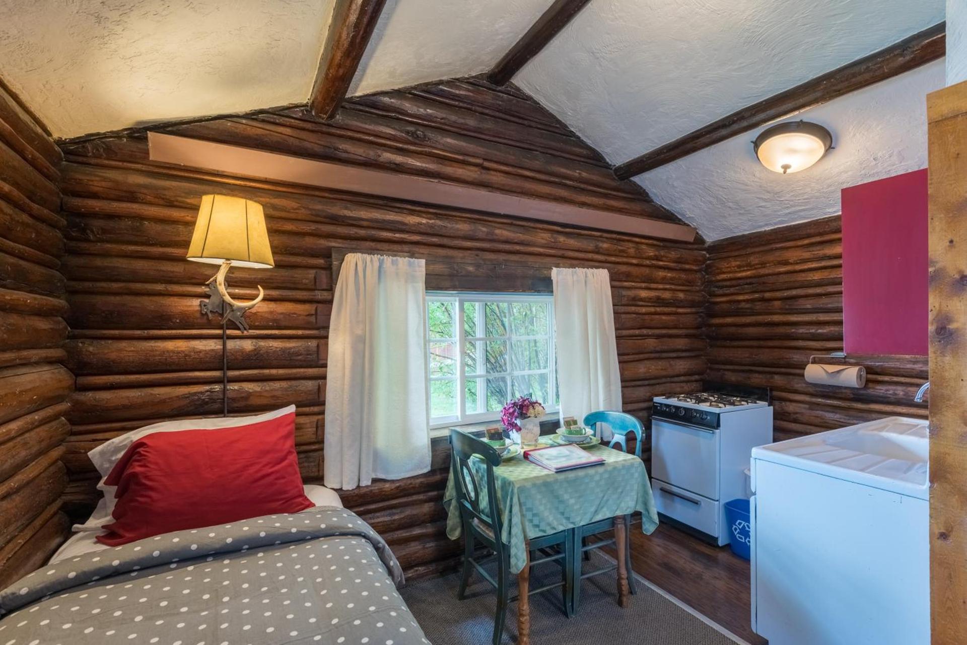 Log Cabin Motel photo 23