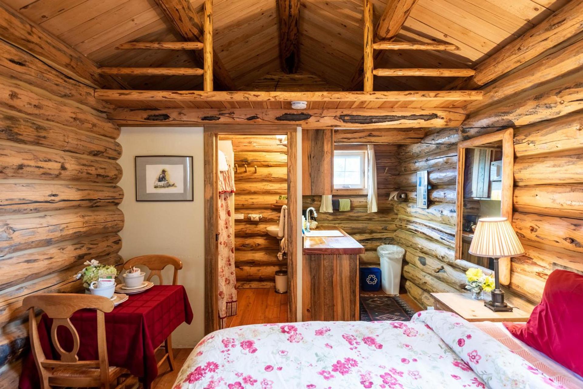 Log Cabin Motel photo 14