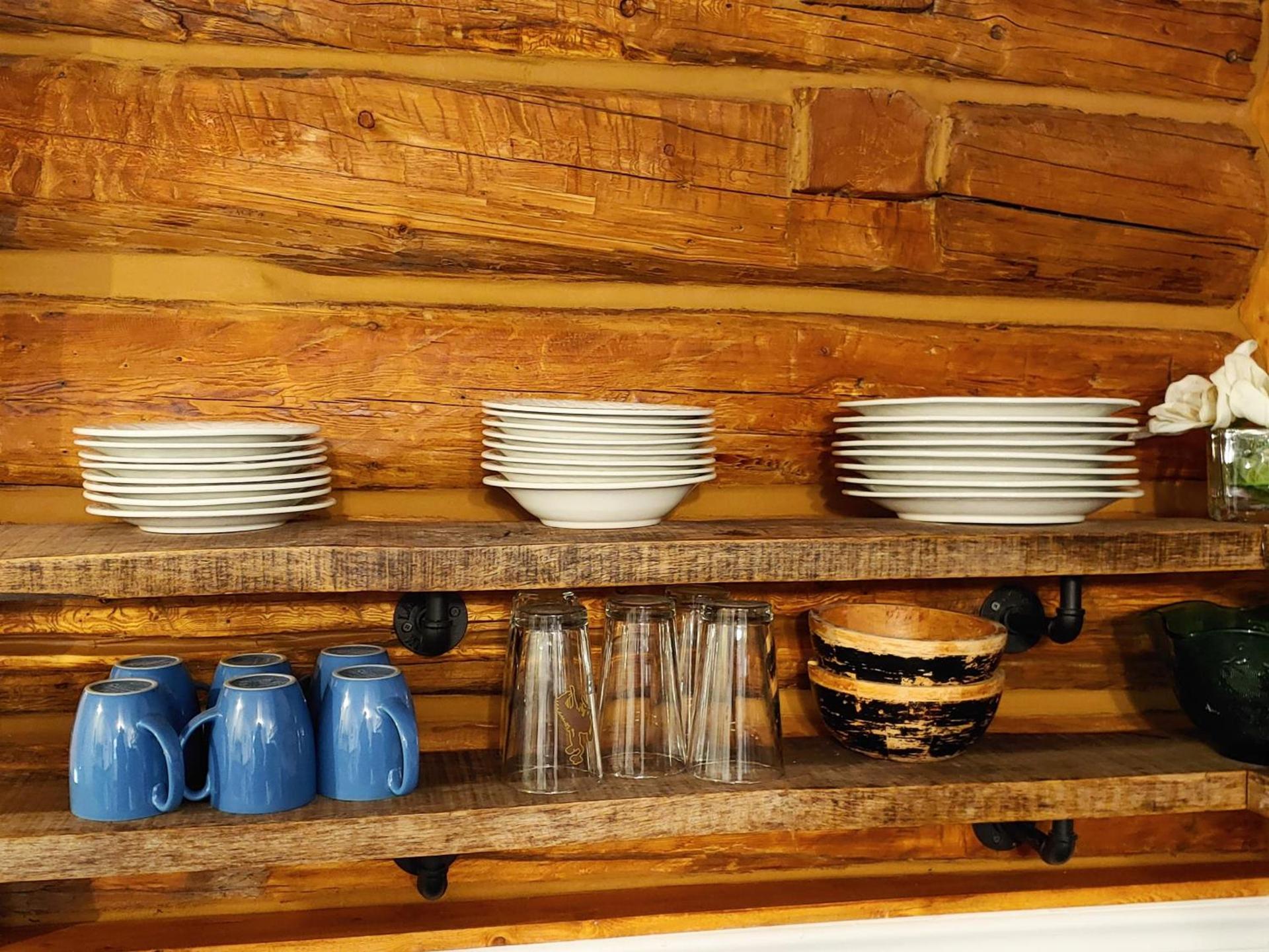 Log Cabin Motel photo 31