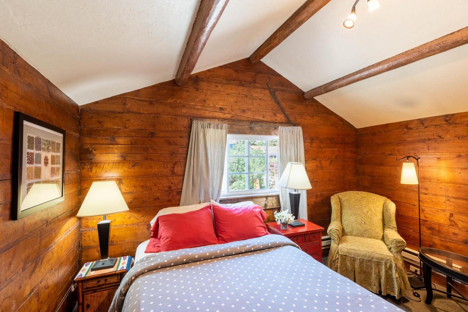 Log Cabin Motel photo 33