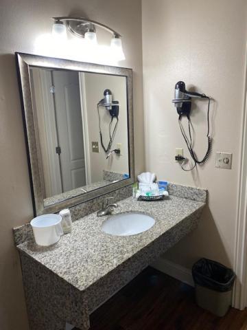 AmeriCoast Inn photo 8