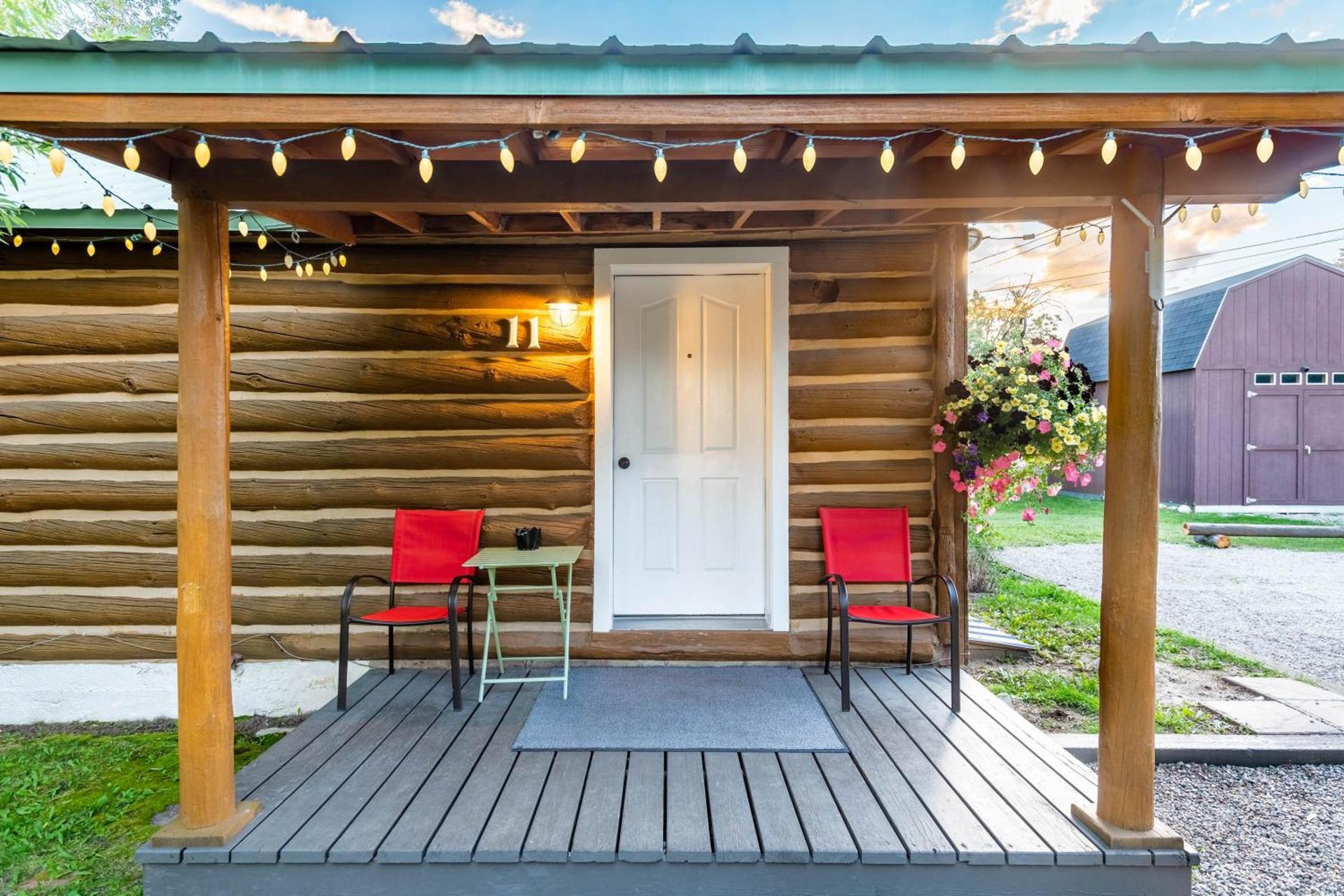 Log Cabin Motel photo 40