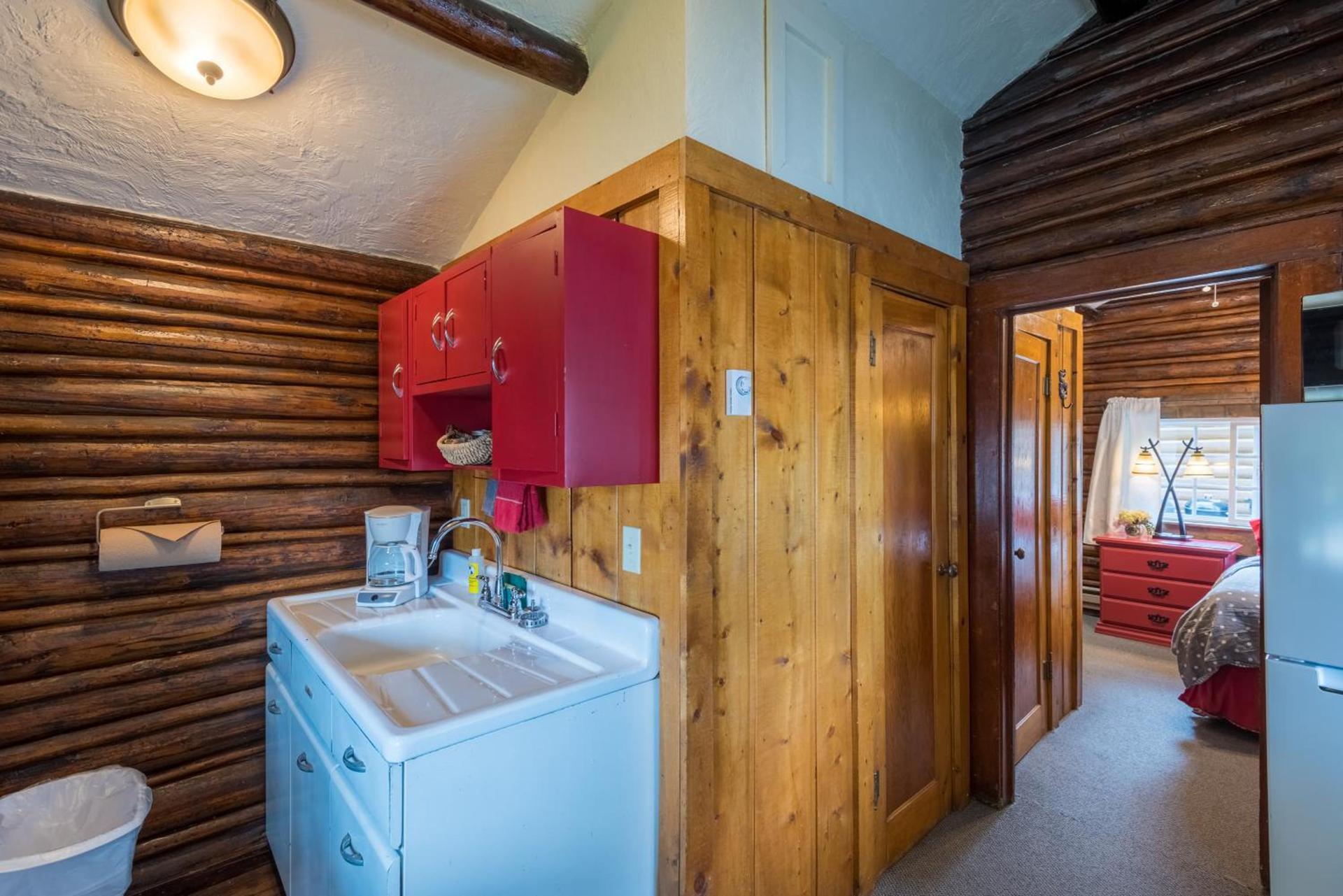 Log Cabin Motel photo 49