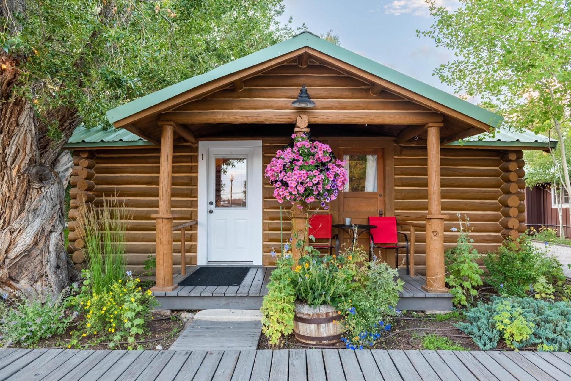 Log Cabin Motel photo 52