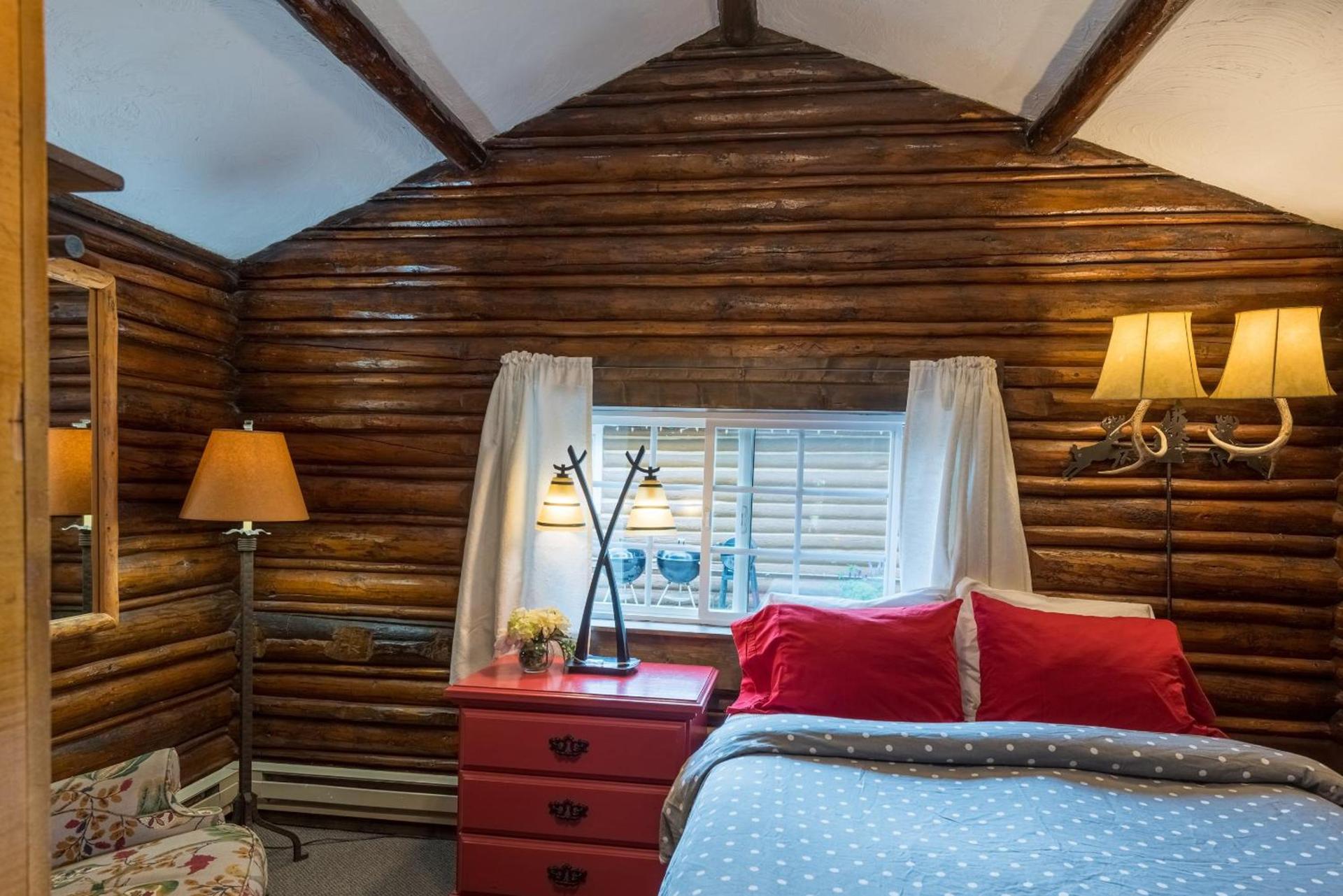 Log Cabin Motel photo 56