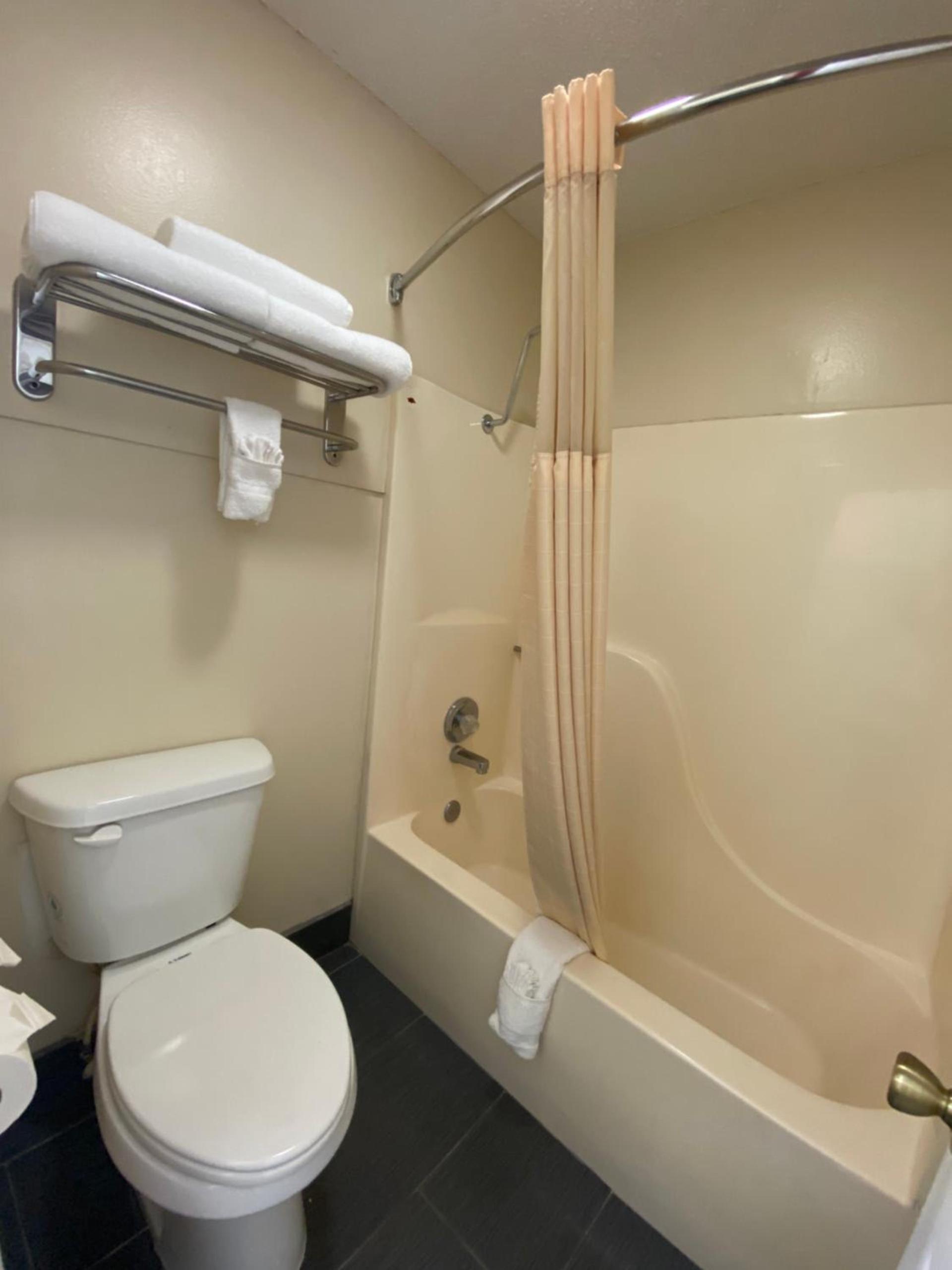 Regency 7 Motel photo 42