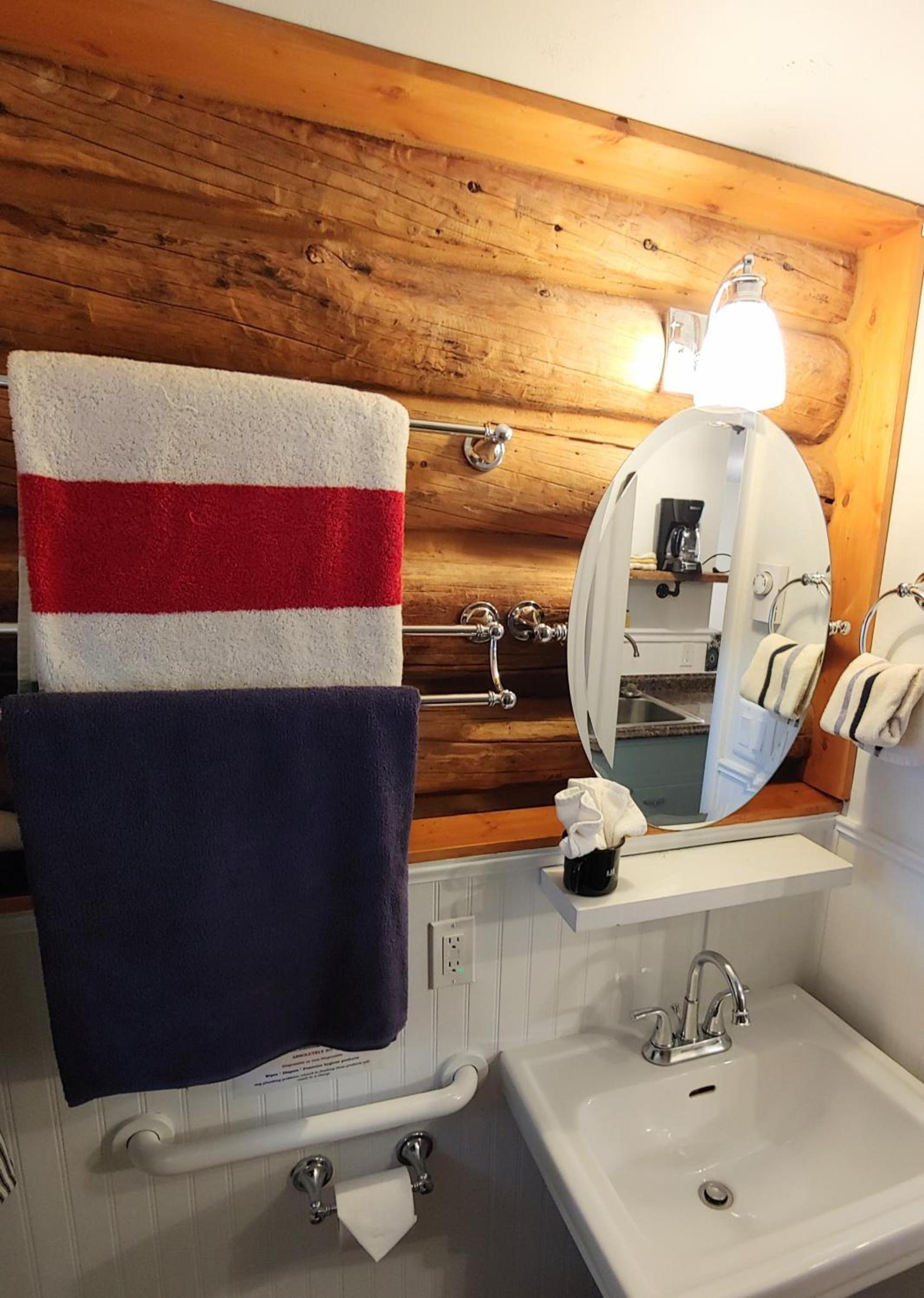 Log Cabin Motel photo 65