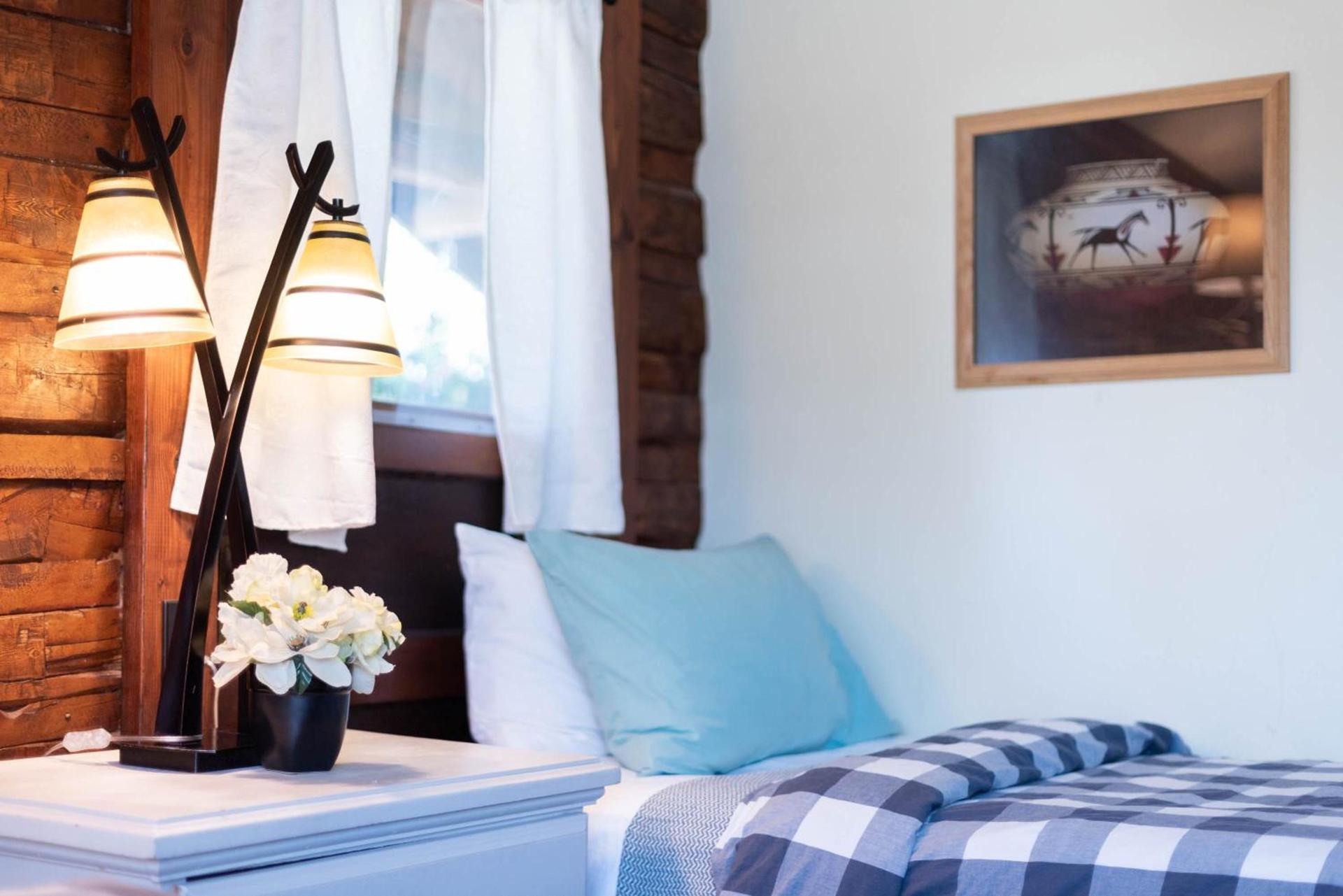 Log Cabin Motel photo 81