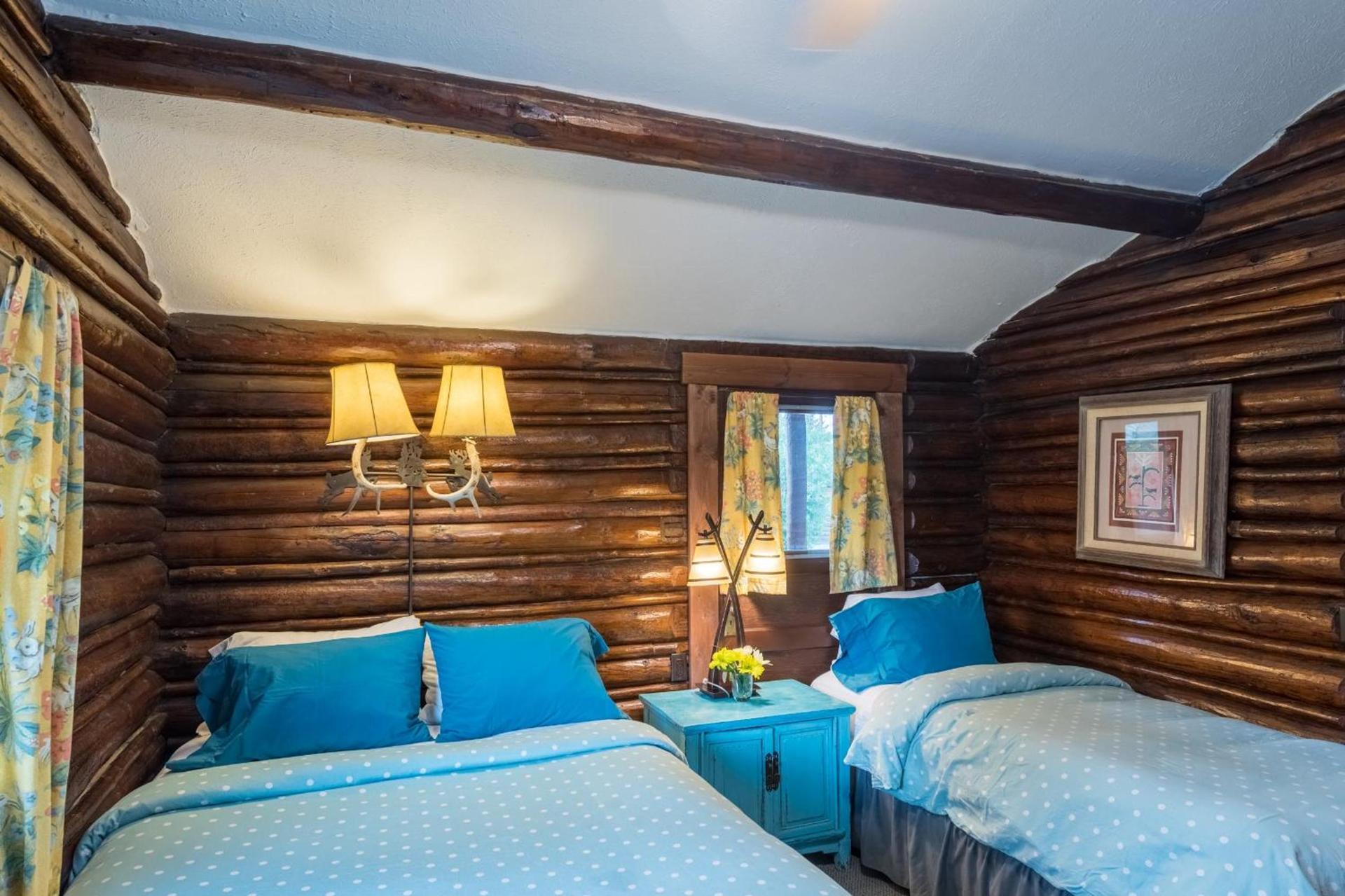 Log Cabin Motel photo 83