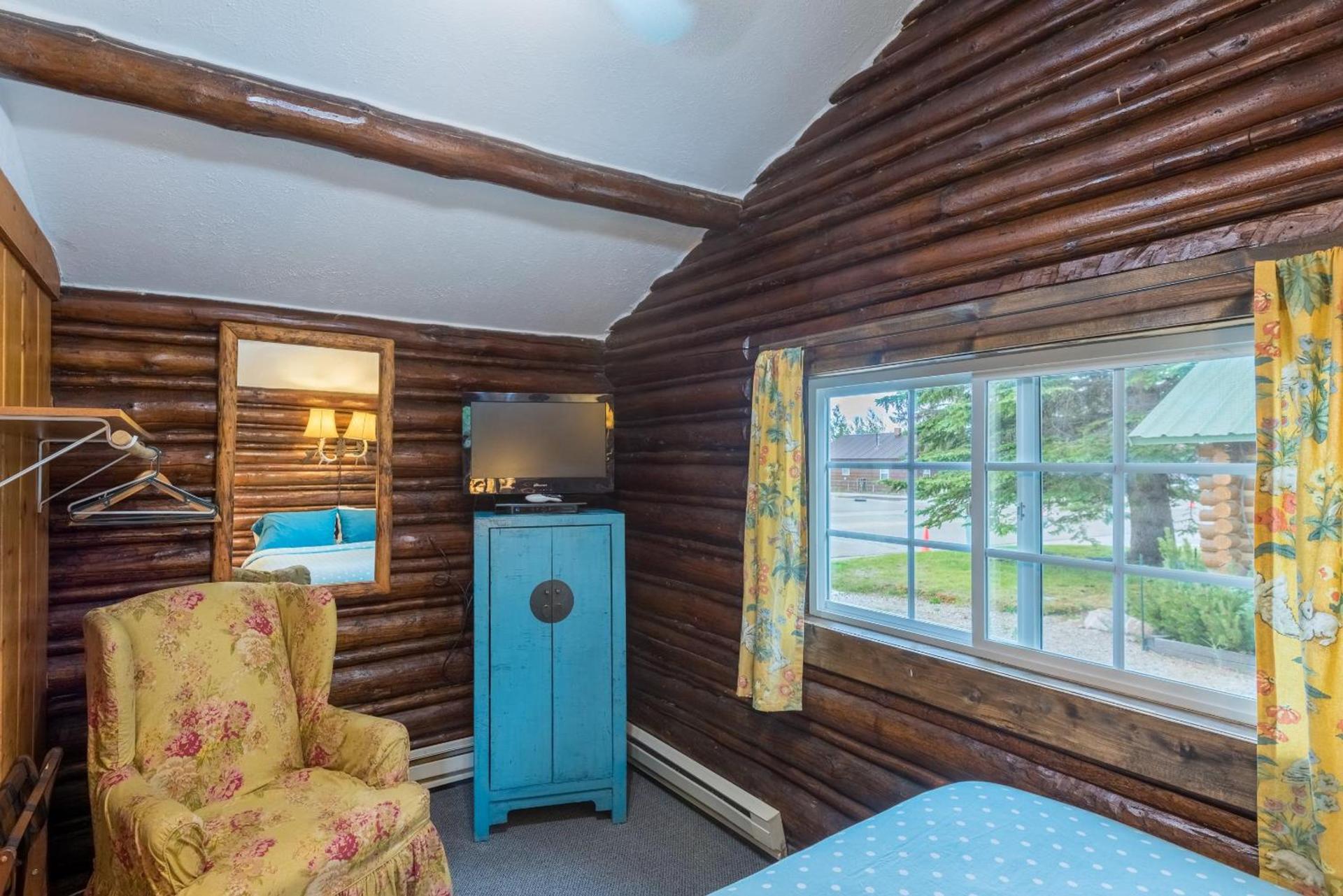 Log Cabin Motel photo 84