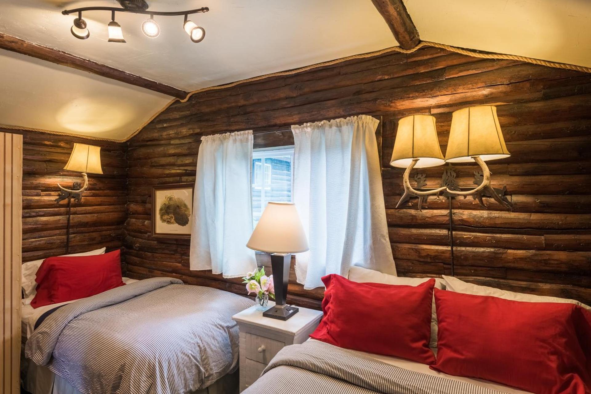 Log Cabin Motel photo 95