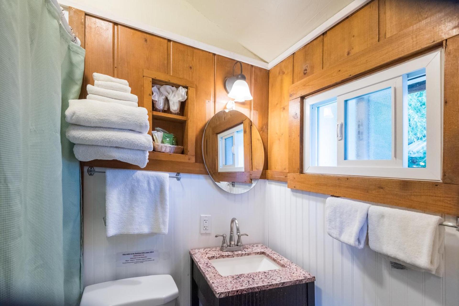 Log Cabin Motel photo 96