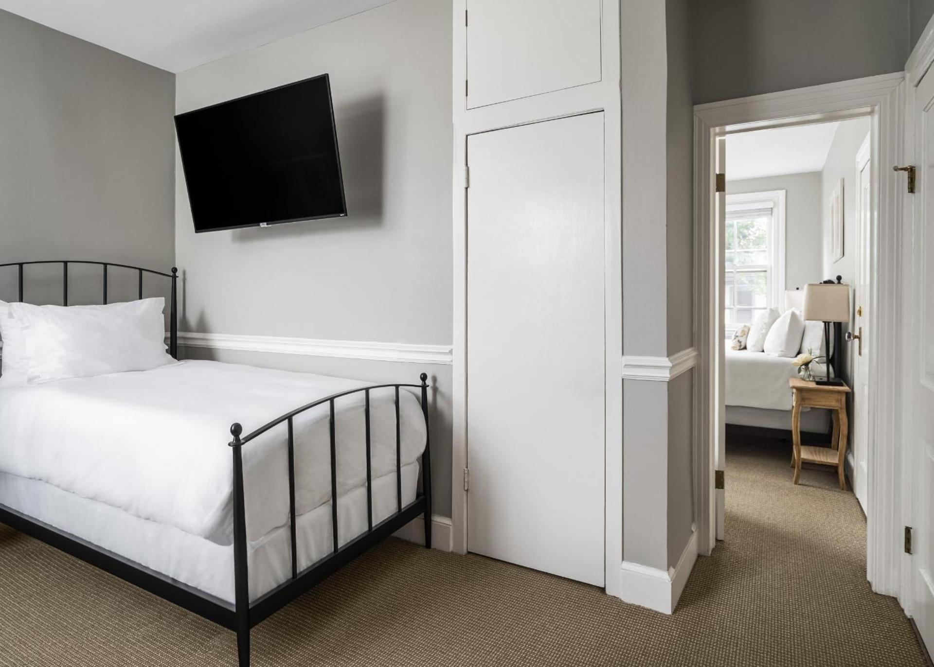 Flag House Inn photo 18