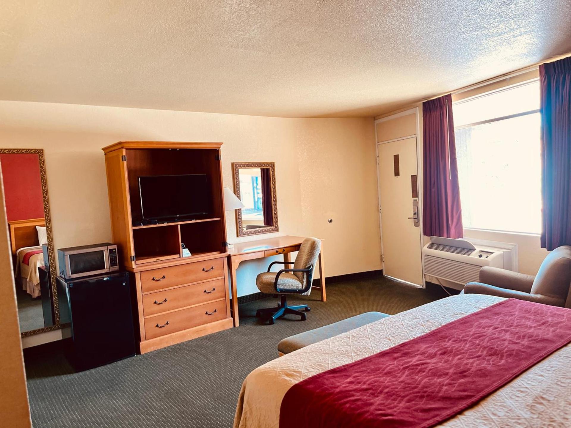 Econo Lodge Del Rio photo 7