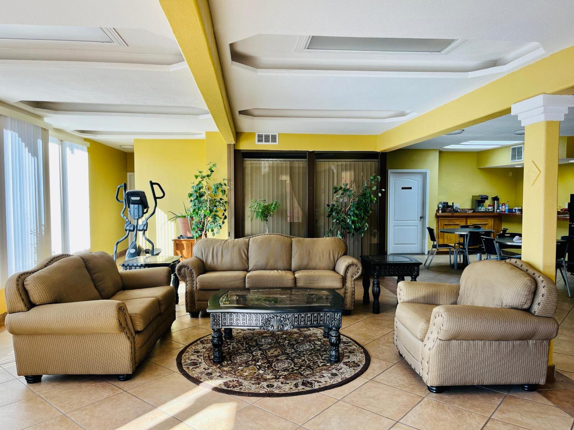 Econo Lodge Del Rio photo 25
