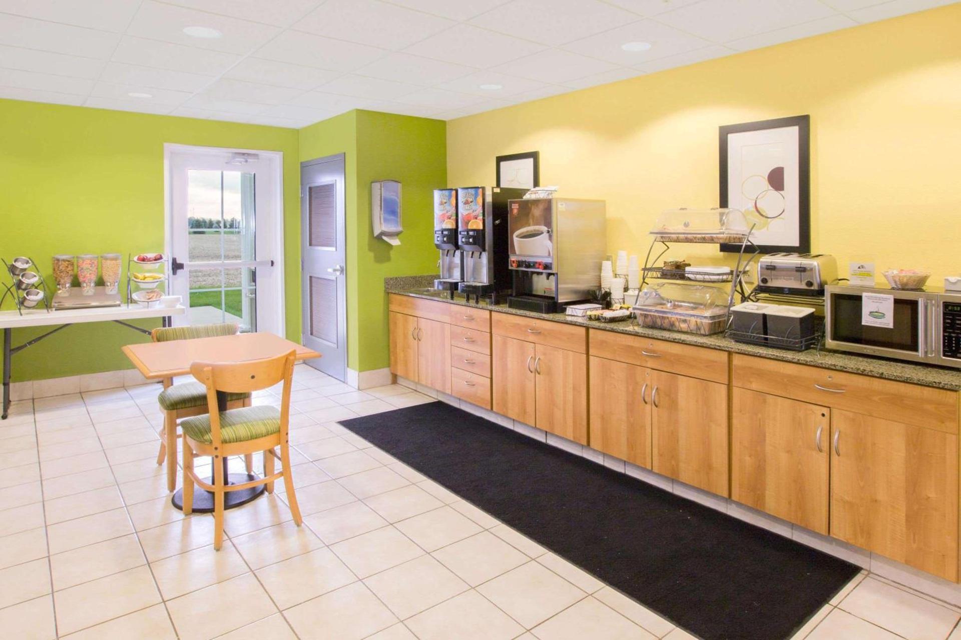 Microtel Inn & Suites by Wyndham Delphos photo 16