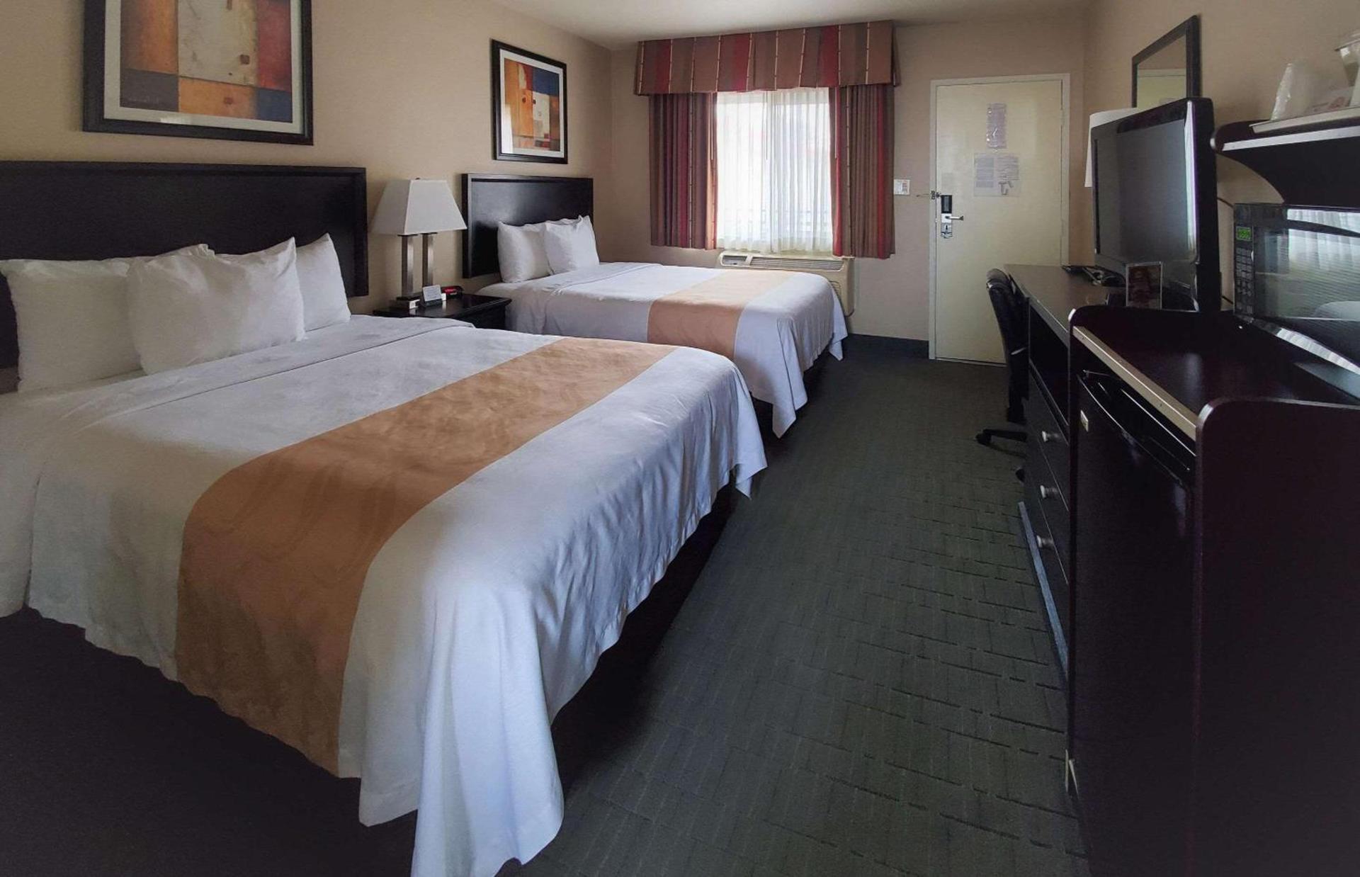 Quality Inn & Suites Anaheim at the Park photo 10