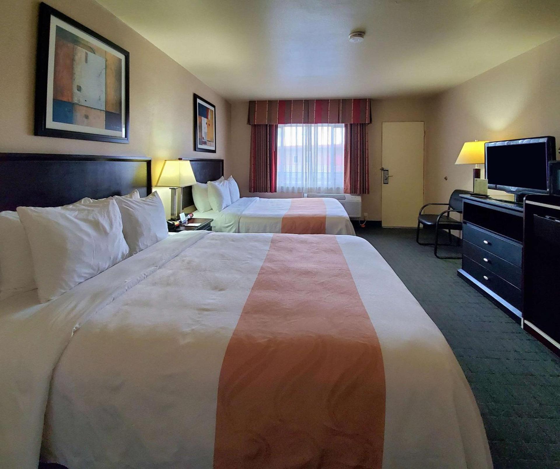 Quality Inn & Suites Anaheim at the Park photo 12