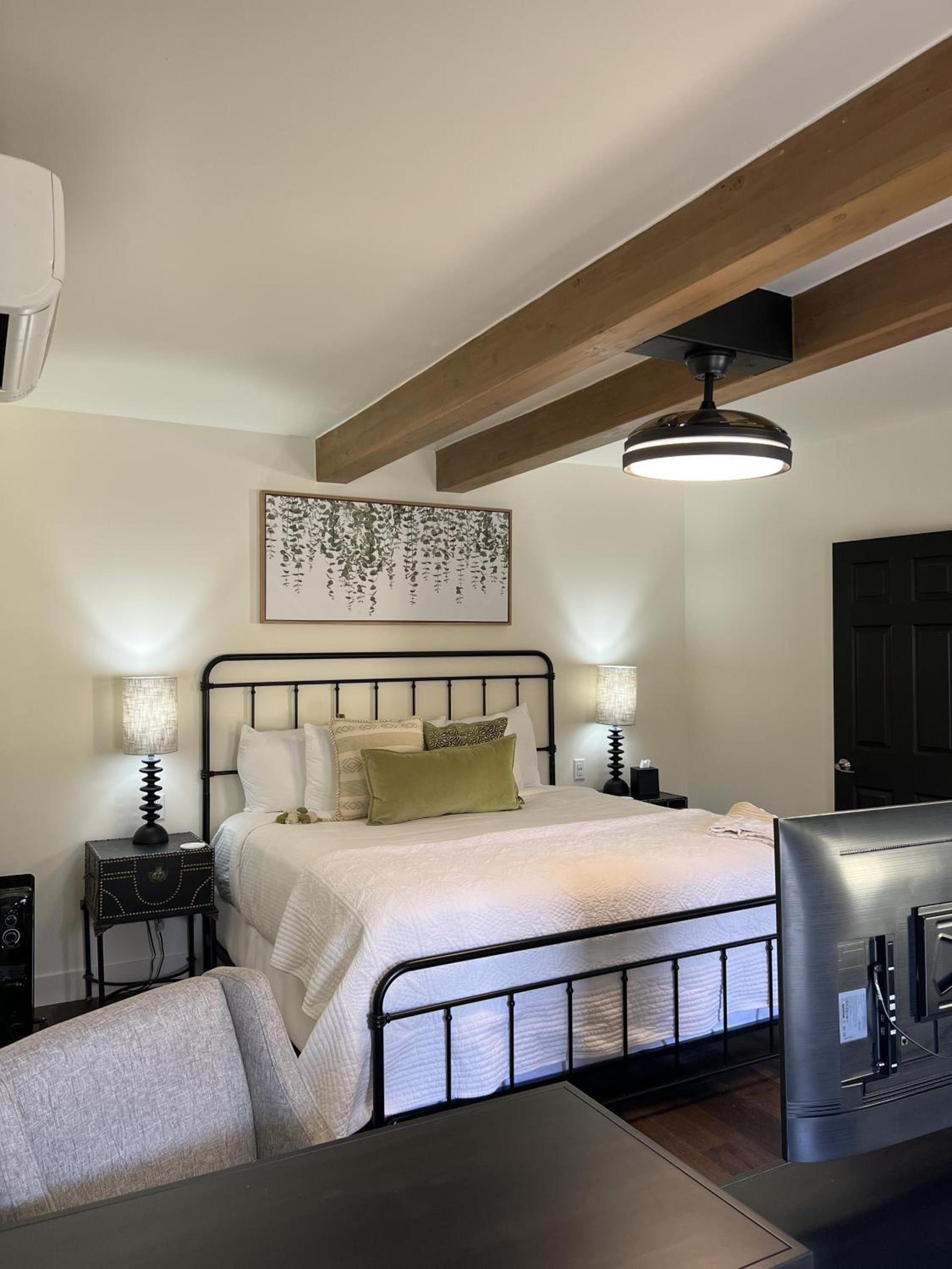 Bespoke Inn Flagstaff photo 44