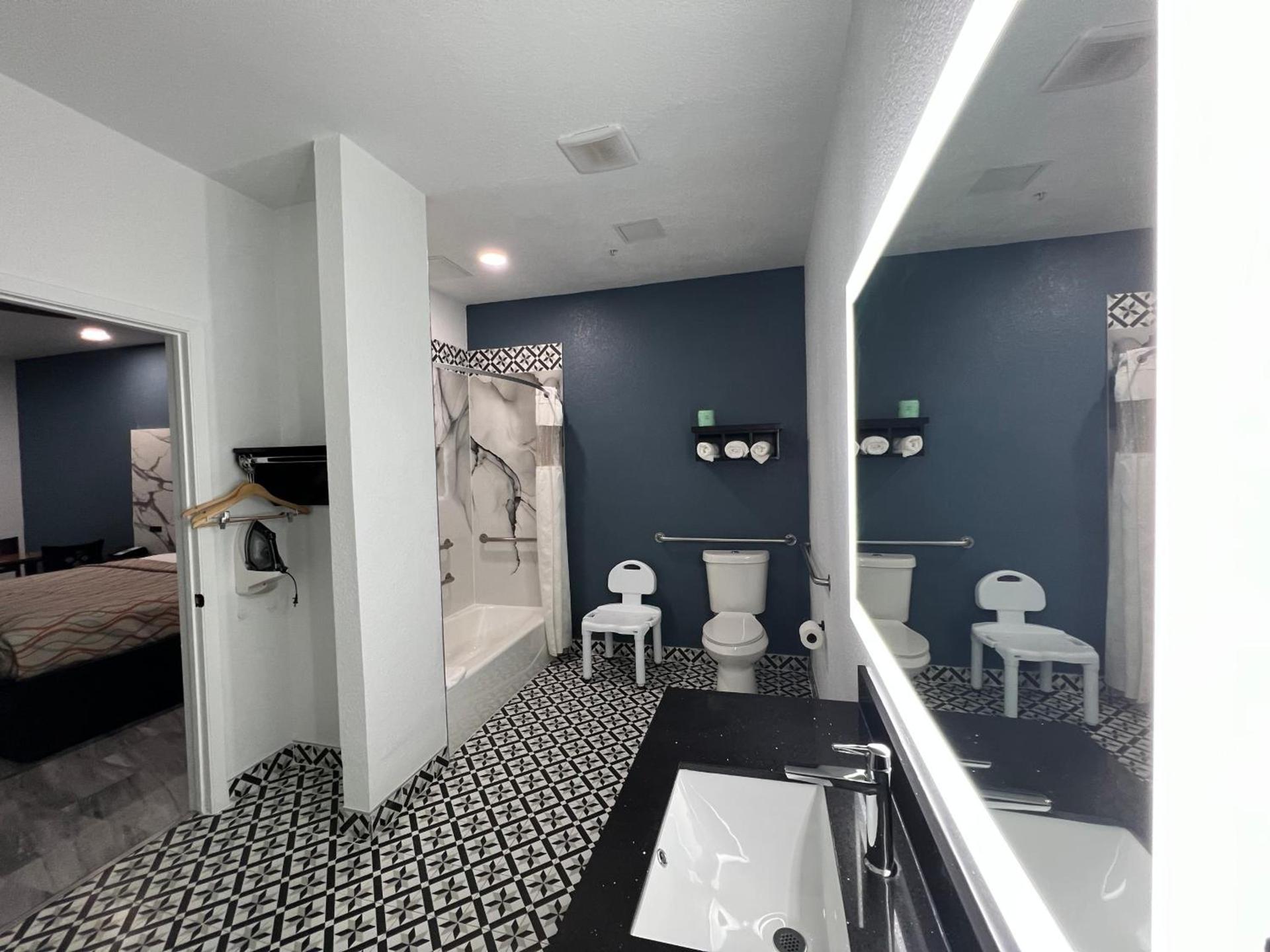 Grand Villa Inn Galleria photo 31