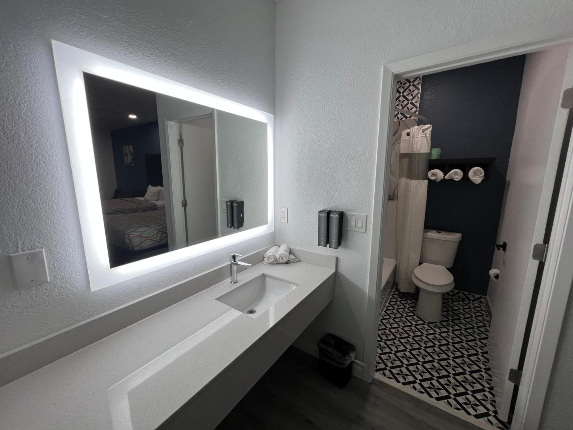 Grand Villa Inn Galleria photo 34