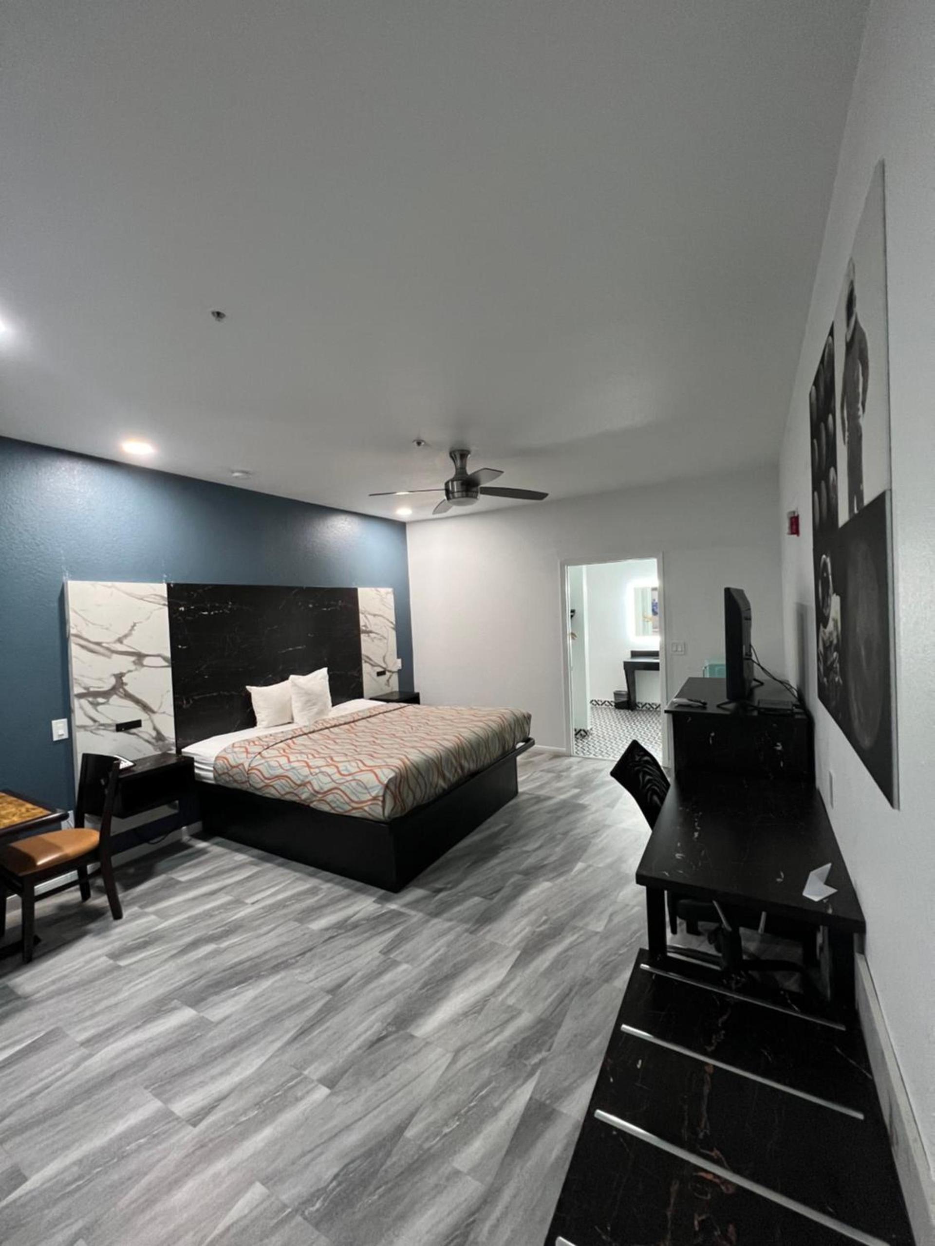Grand Villa Inn Galleria photo 40