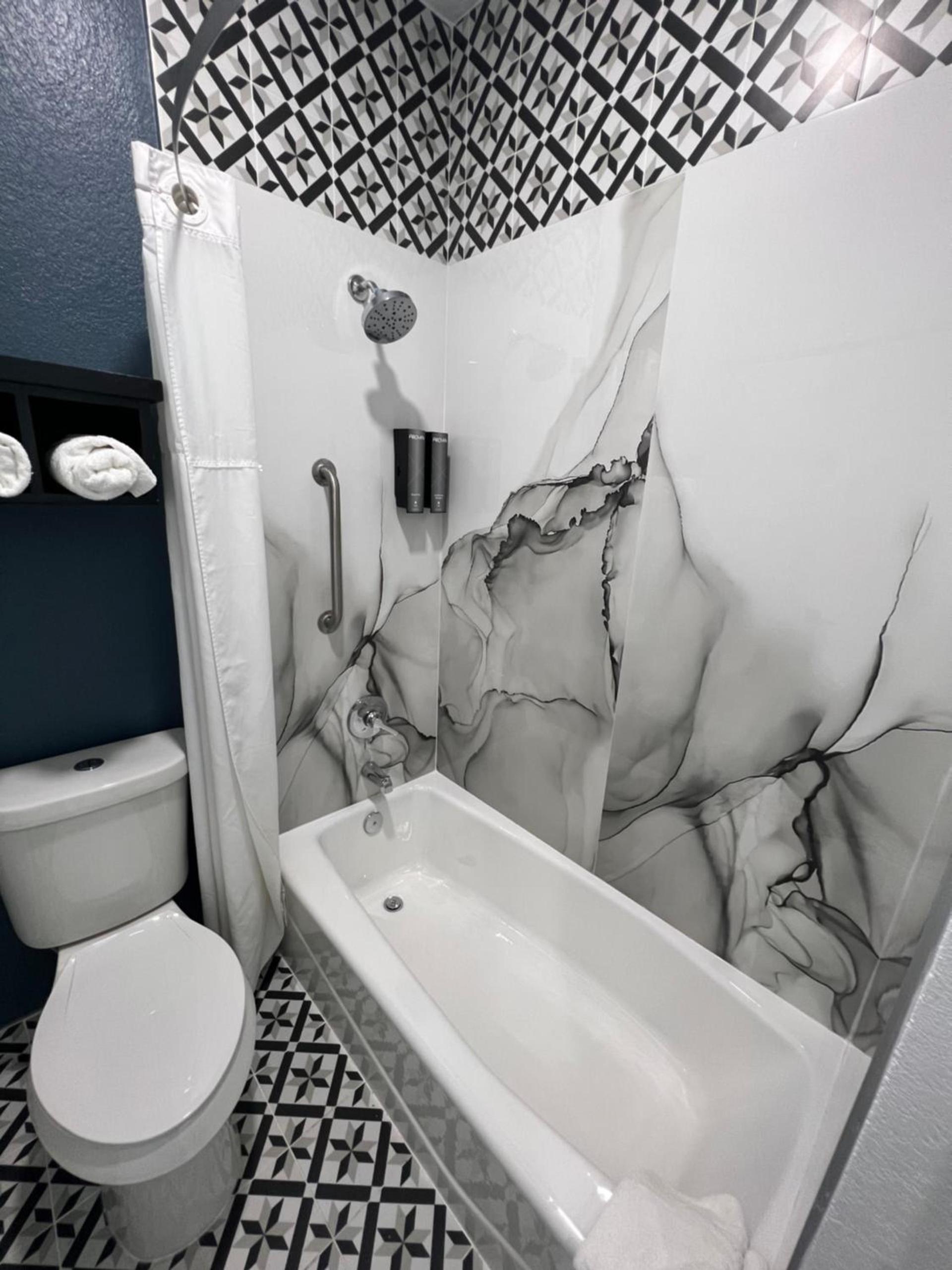 Grand Villa Inn Galleria photo 49