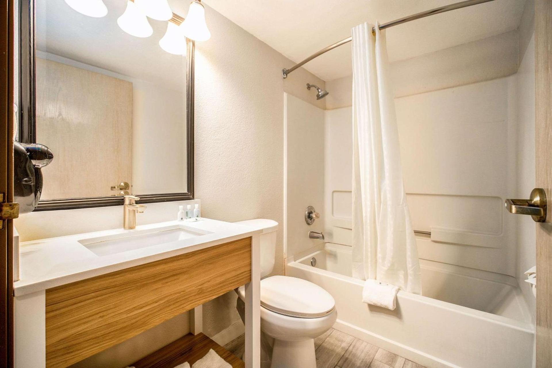 Baymont by Wyndham Chandler I-10 photo 13