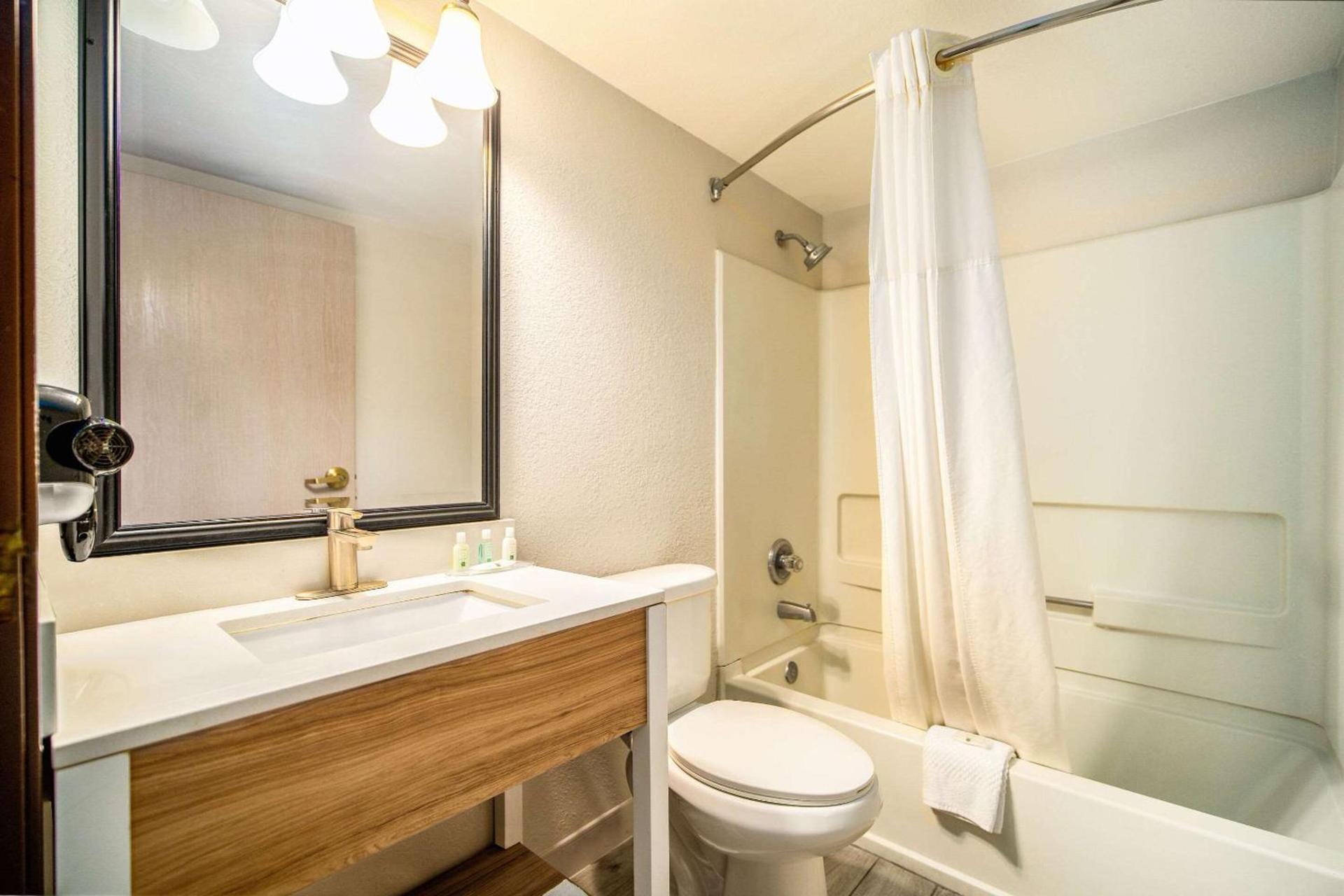 Baymont by Wyndham Chandler I-10 photo 23