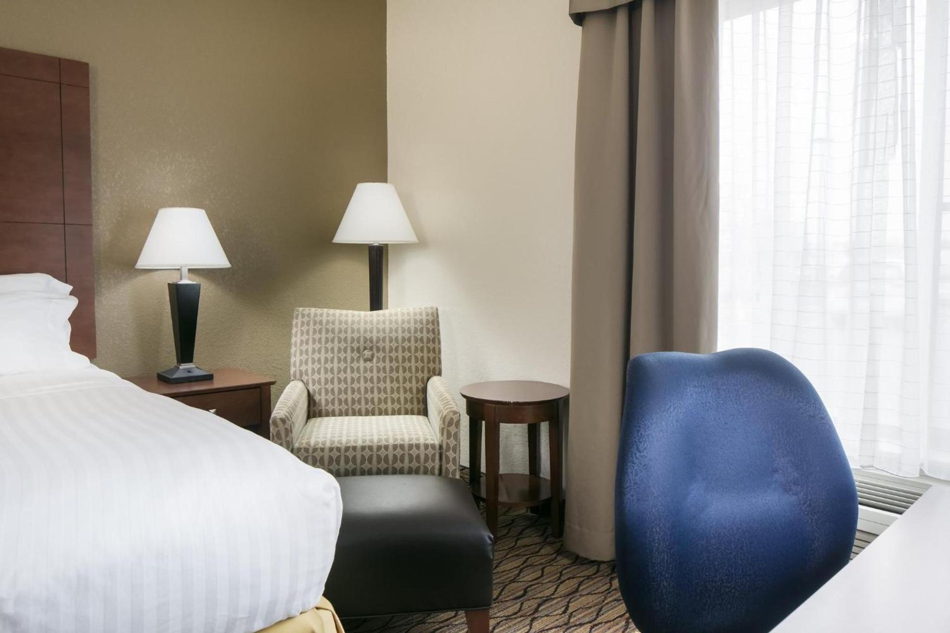 Holiday Inn Express & Suites Clinton by IHG photo 42