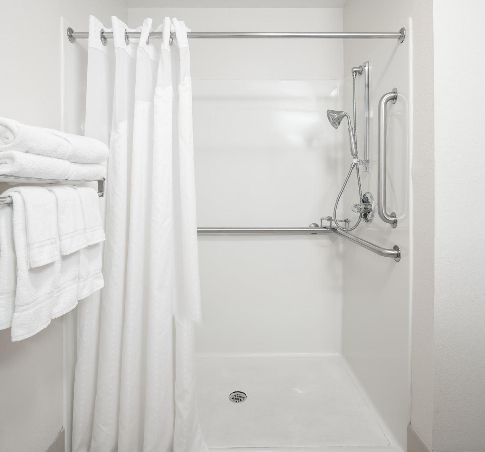 Holiday Inn Express & Suites Clinton by IHG photo 15
