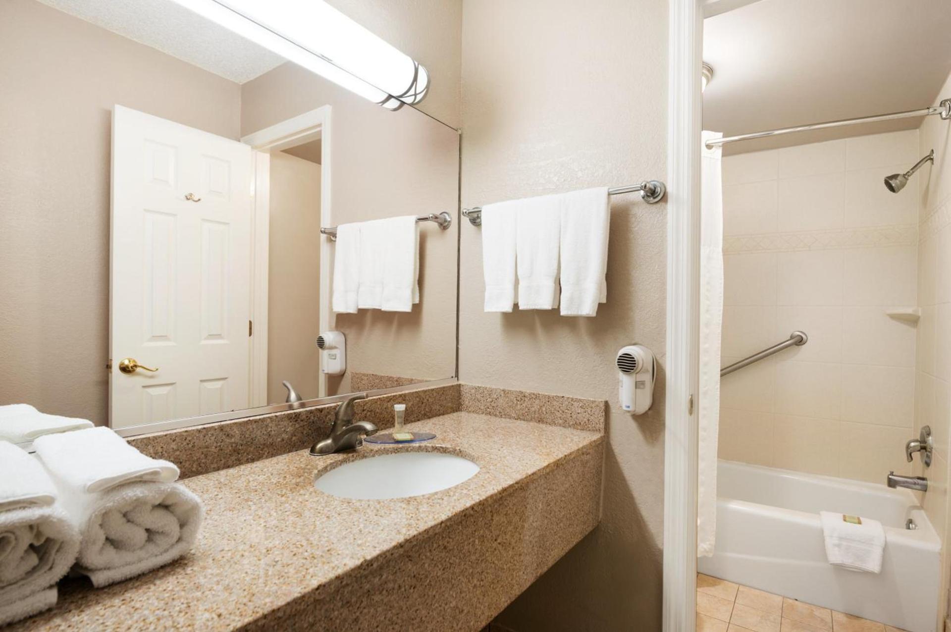 Super 8 by Wyndham Ormond Beach photo 23