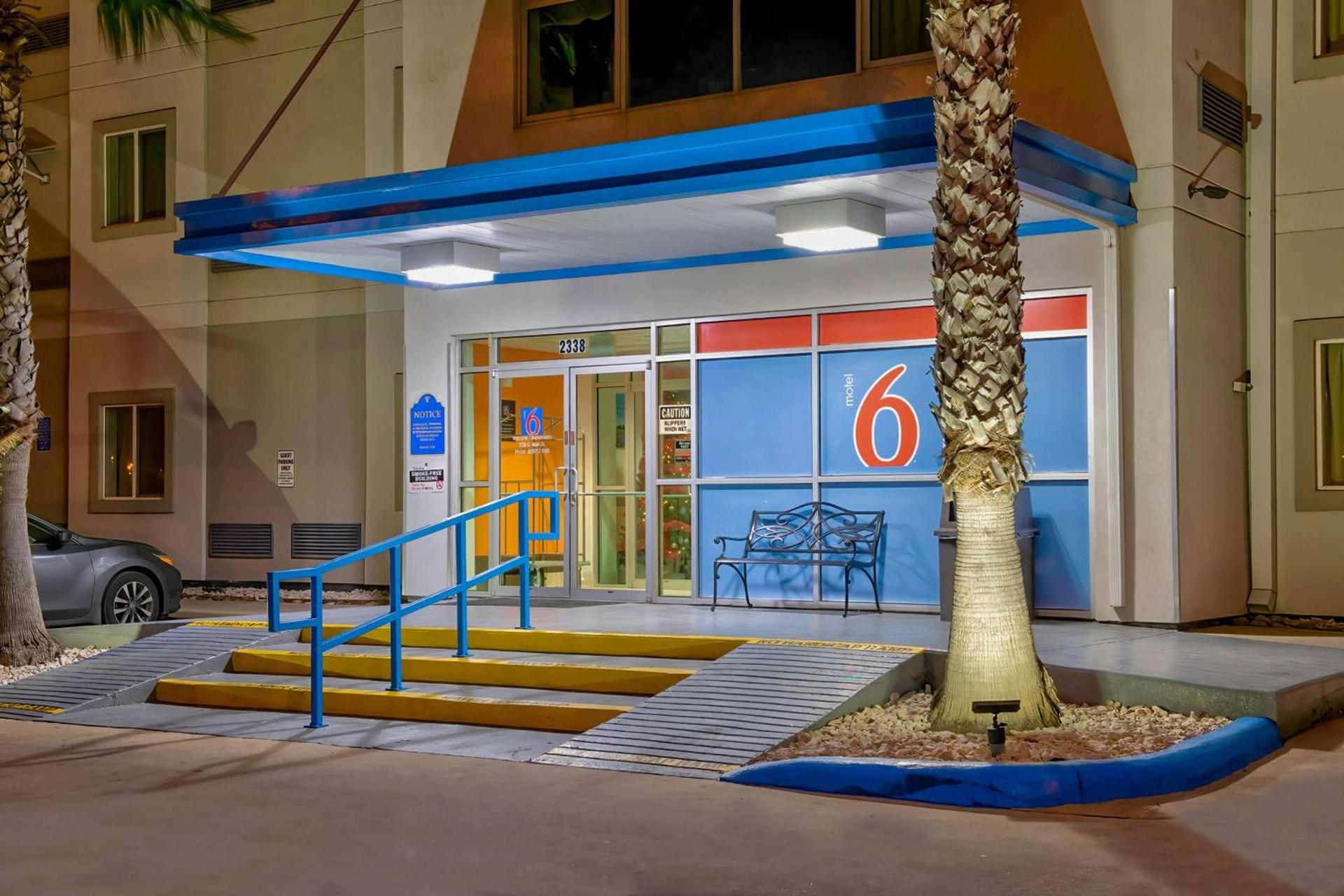 Motel 6-Eagle Pass, TX - Lakeside — hotel in Eagle Pass